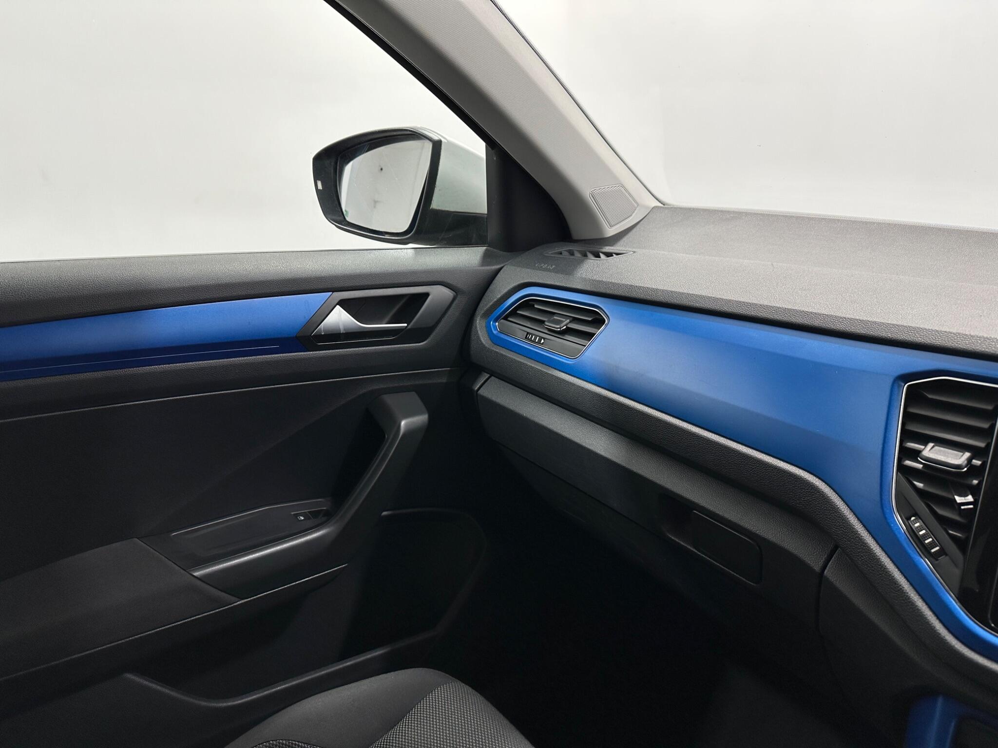 Volkswagen T-Roc view 26