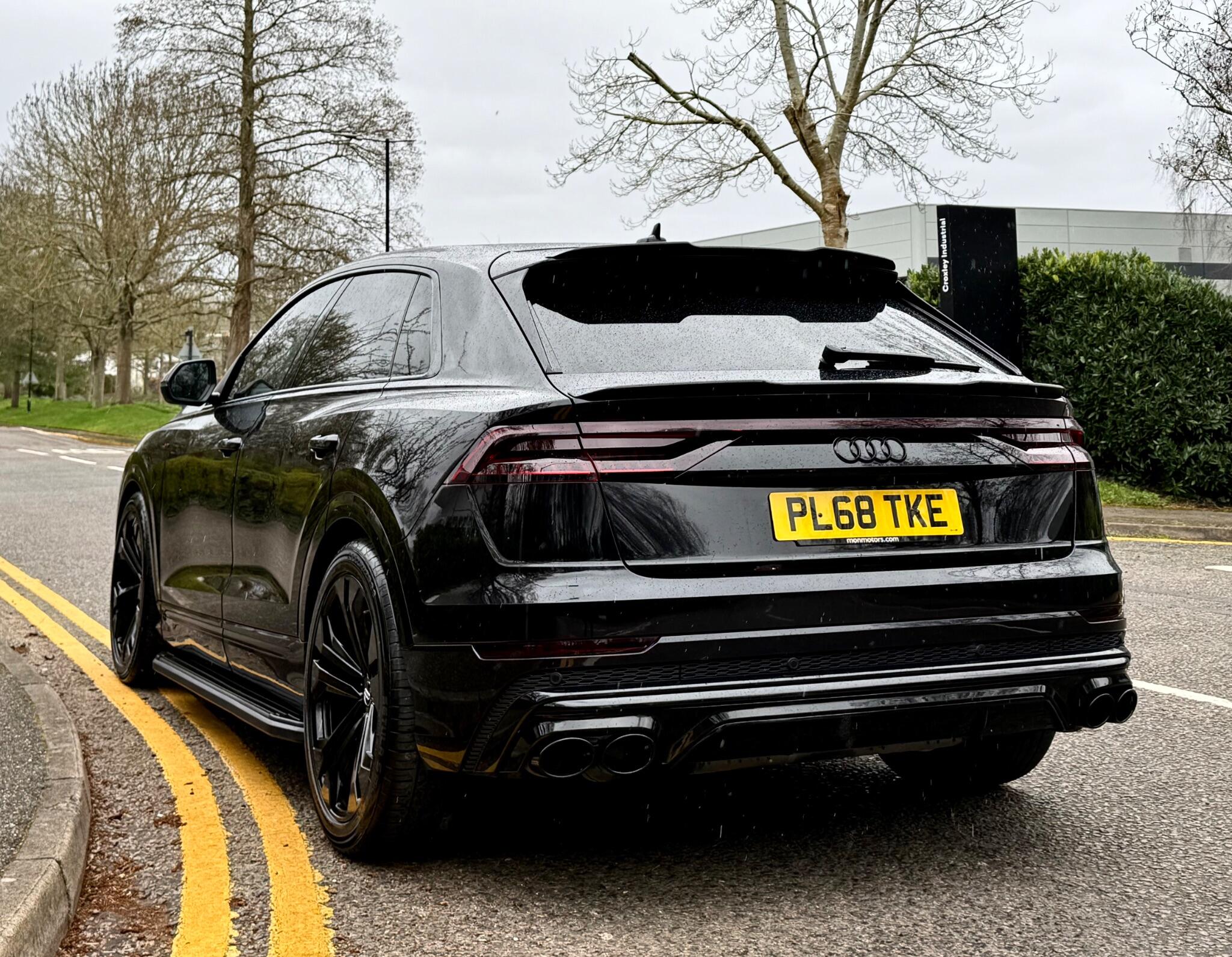 Audi Q8 view 15