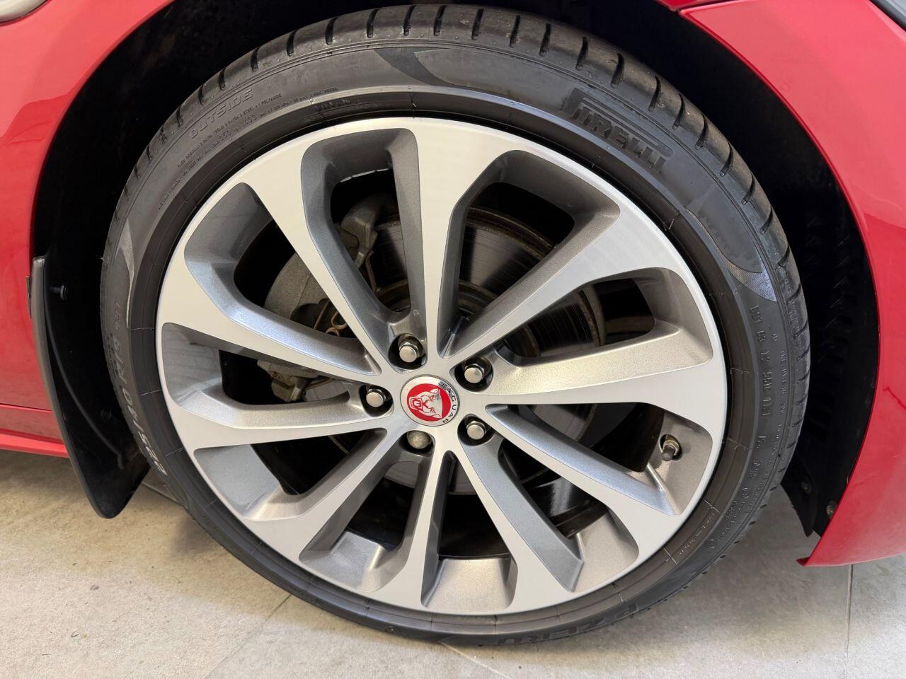 Jaguar Xe view 17