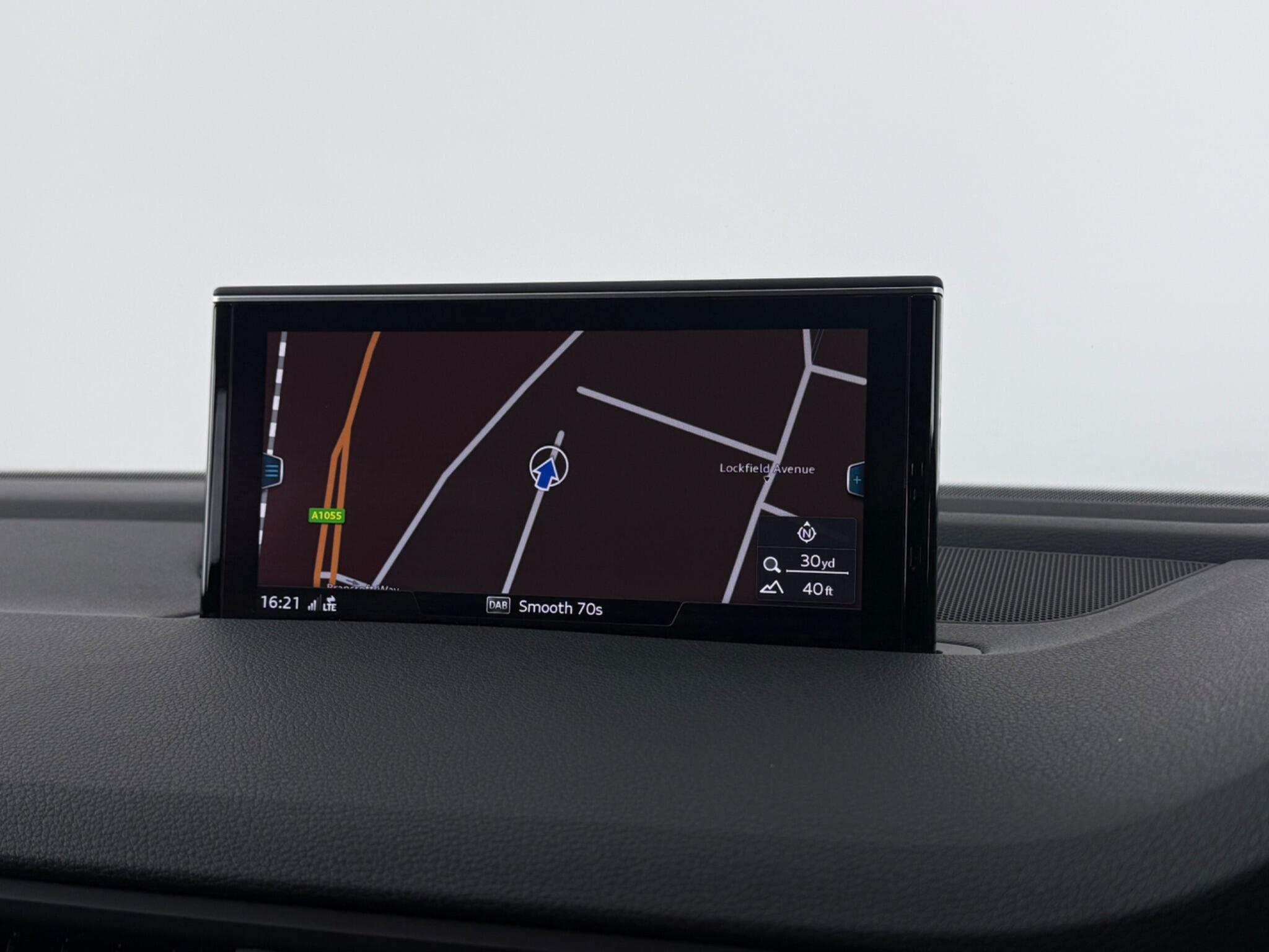 Audi Q7 view 26