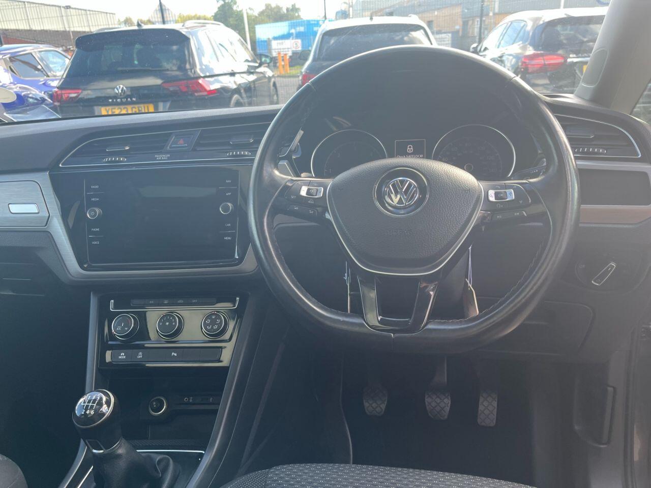 Volkswagen Touran view 10