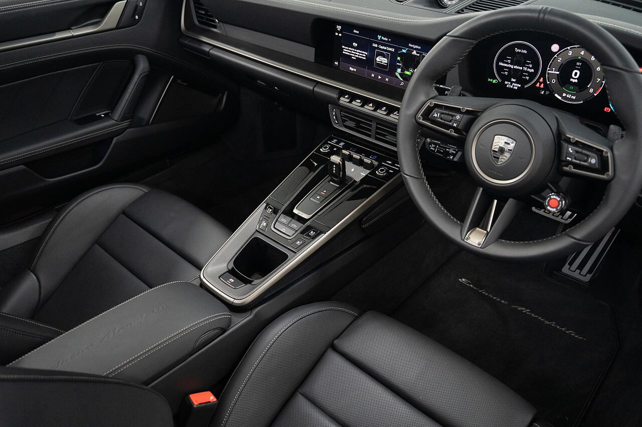 Porsche 911 view 4