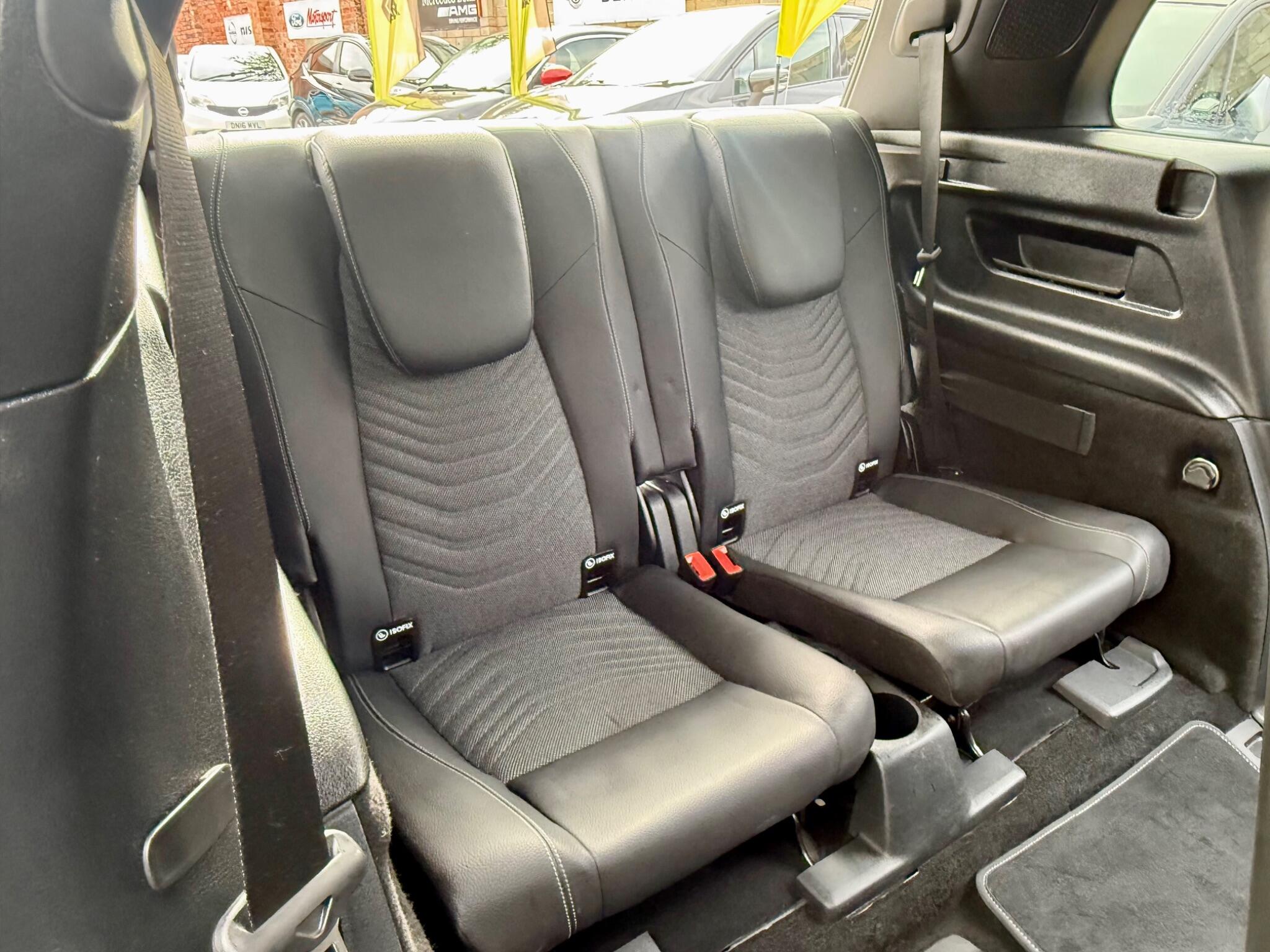 Mercedes-Benz GLB view 14