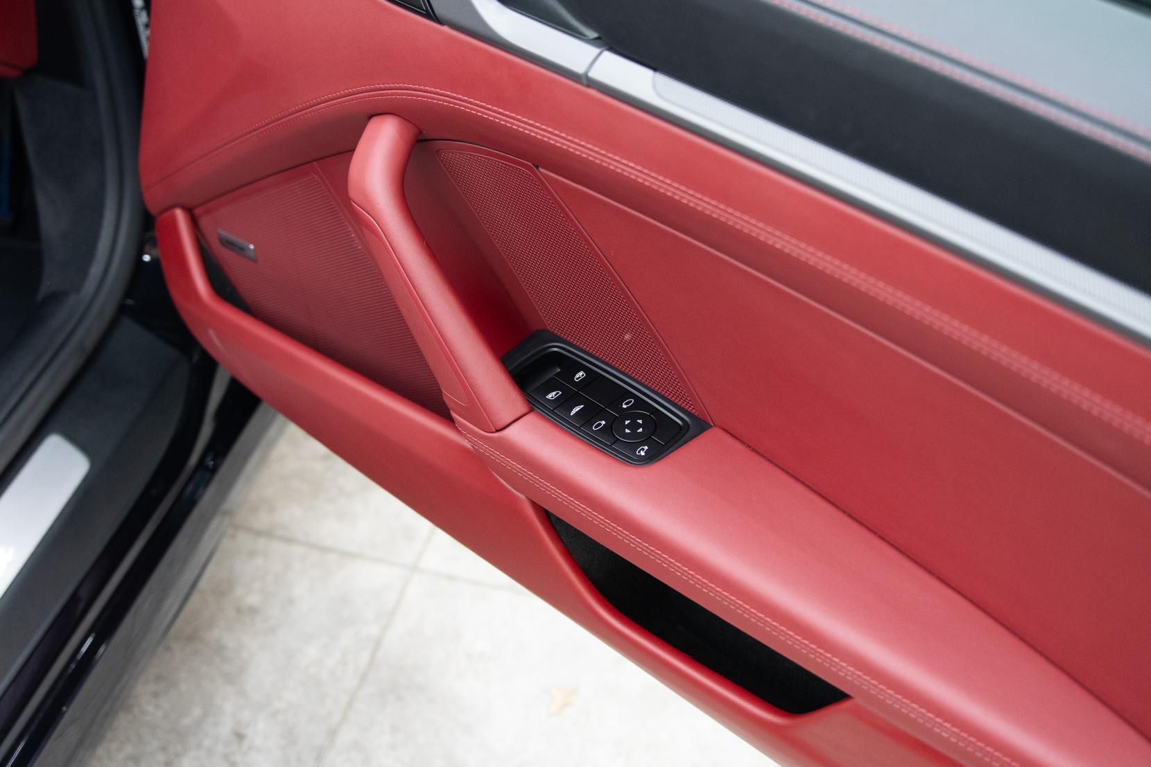 Porsche 911 view 20