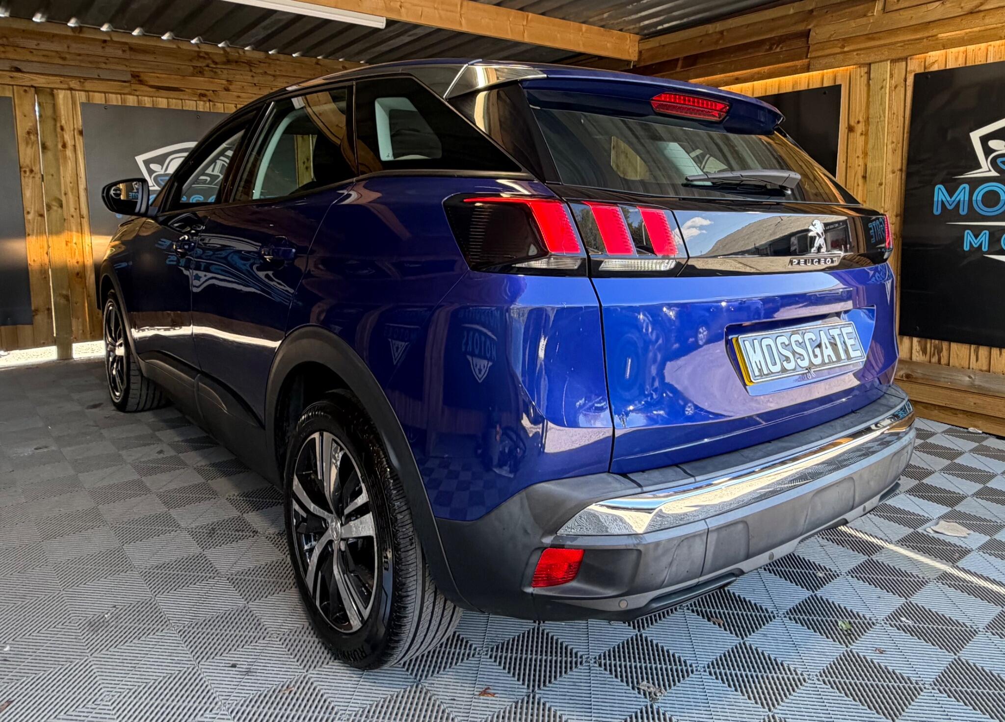 Peugeot 3008 view 5