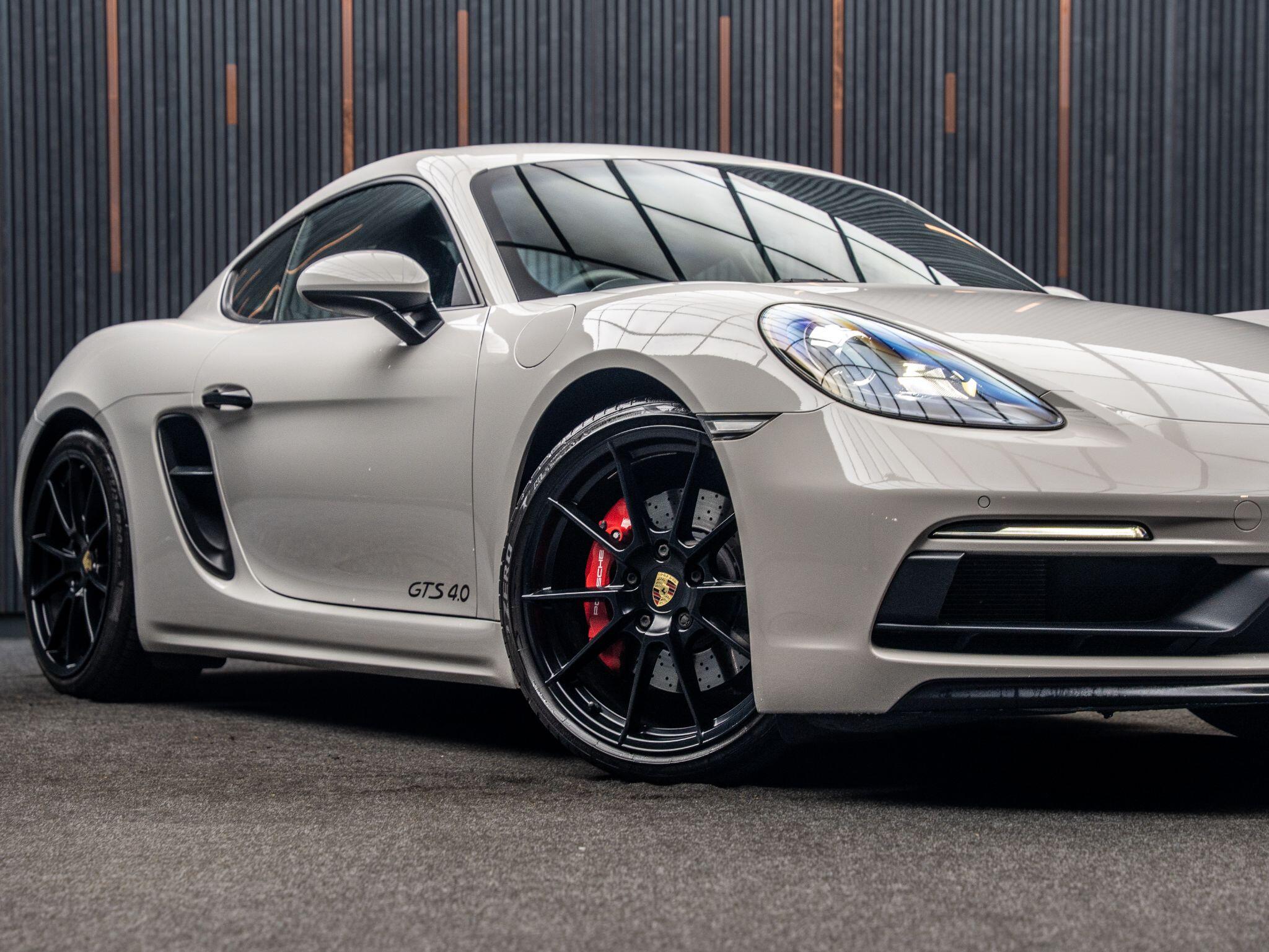Porsche Cayman view 7