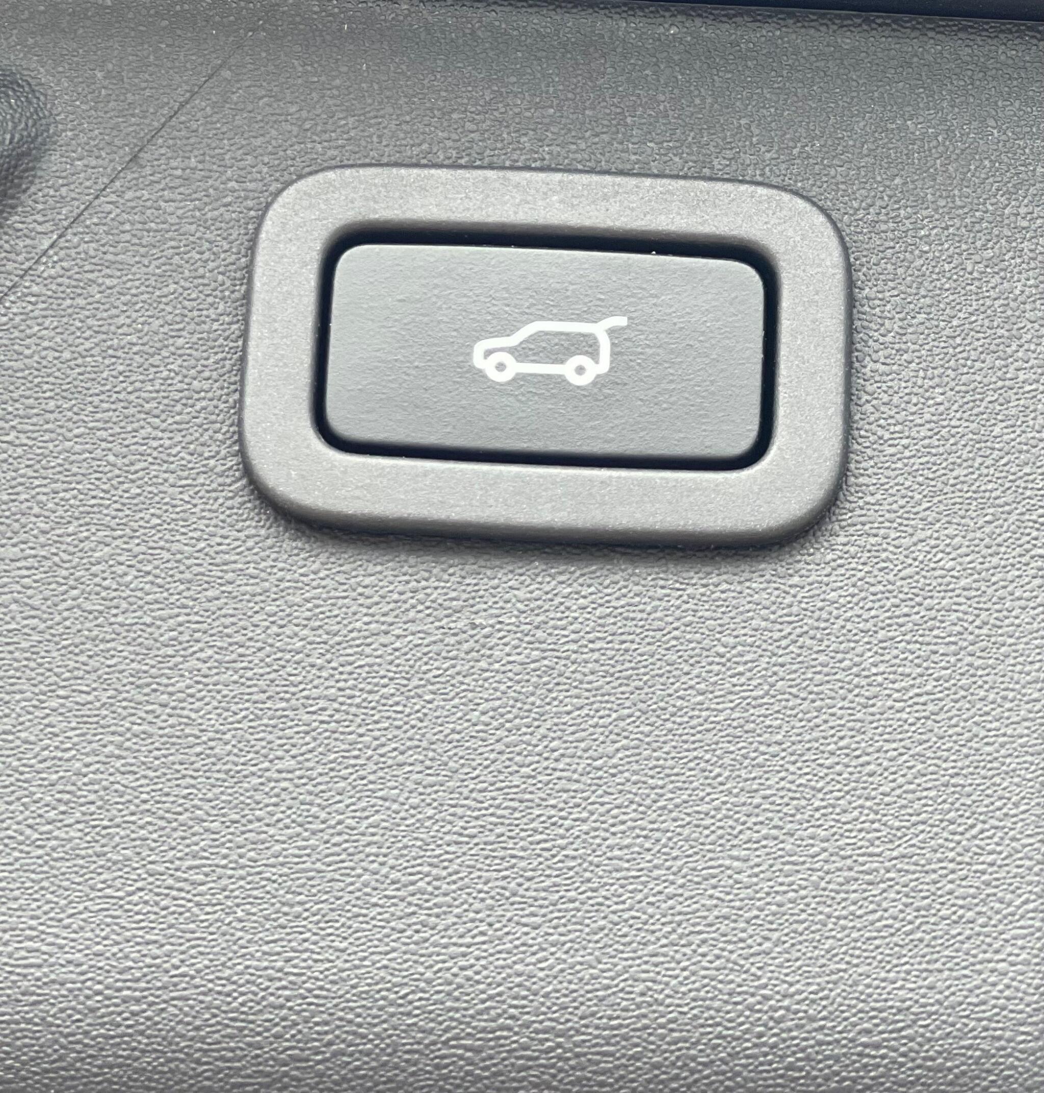 Land Rover Discovery Sport view 45
