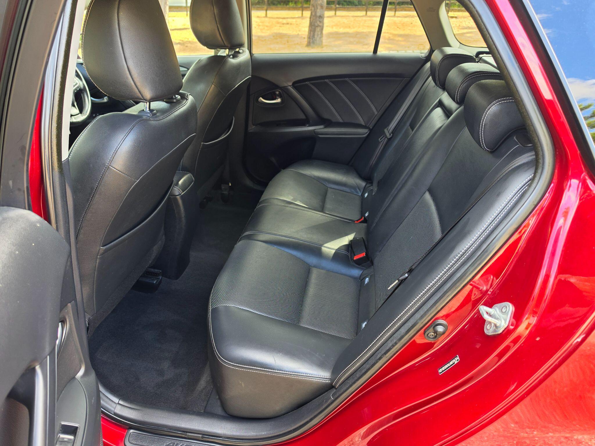 Toyota Avensis view 16