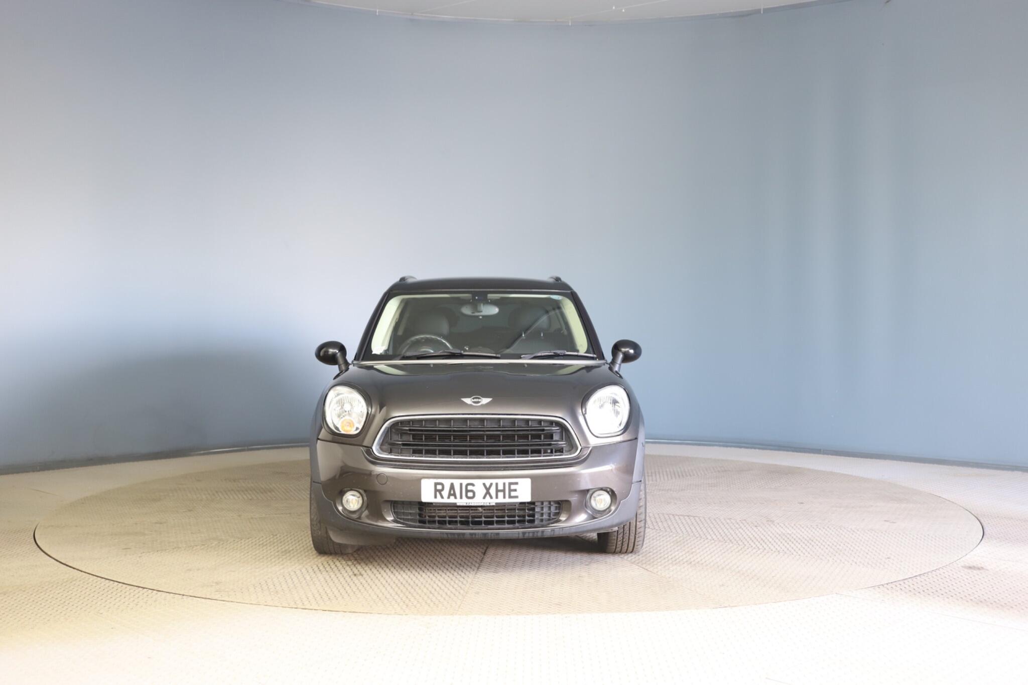 Mini Countryman view 2