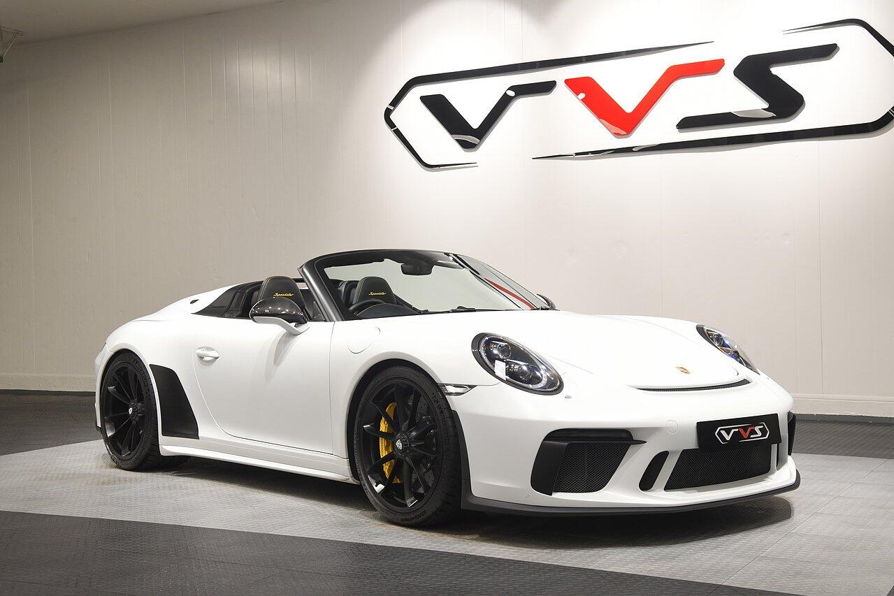 Porsche 911 view 40