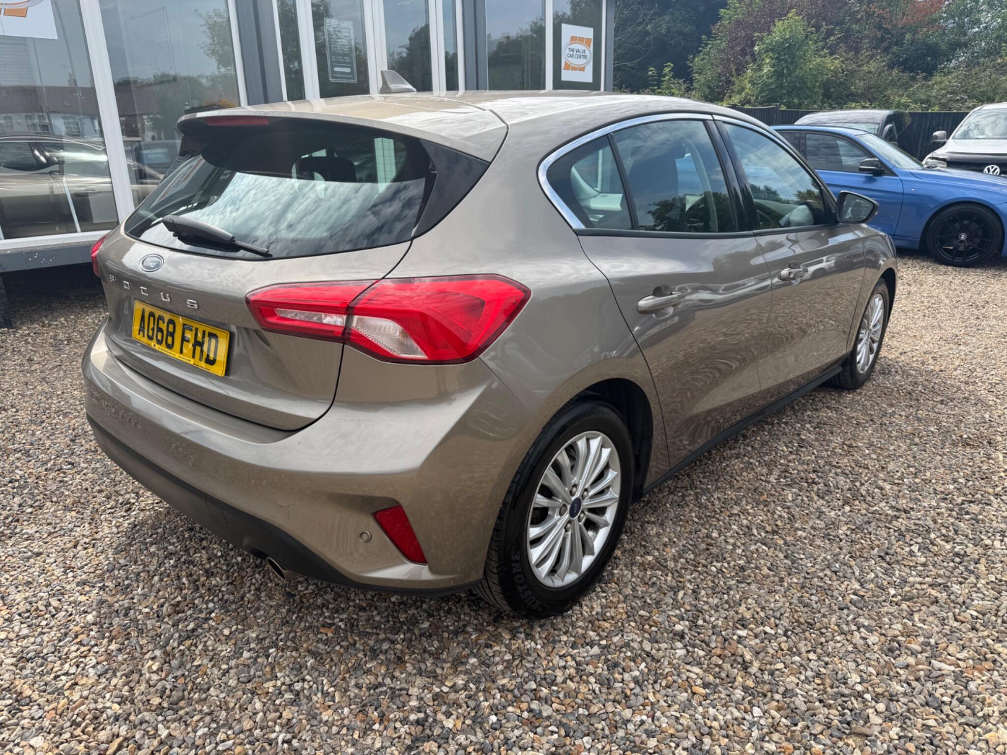 Ford Focus view 3
