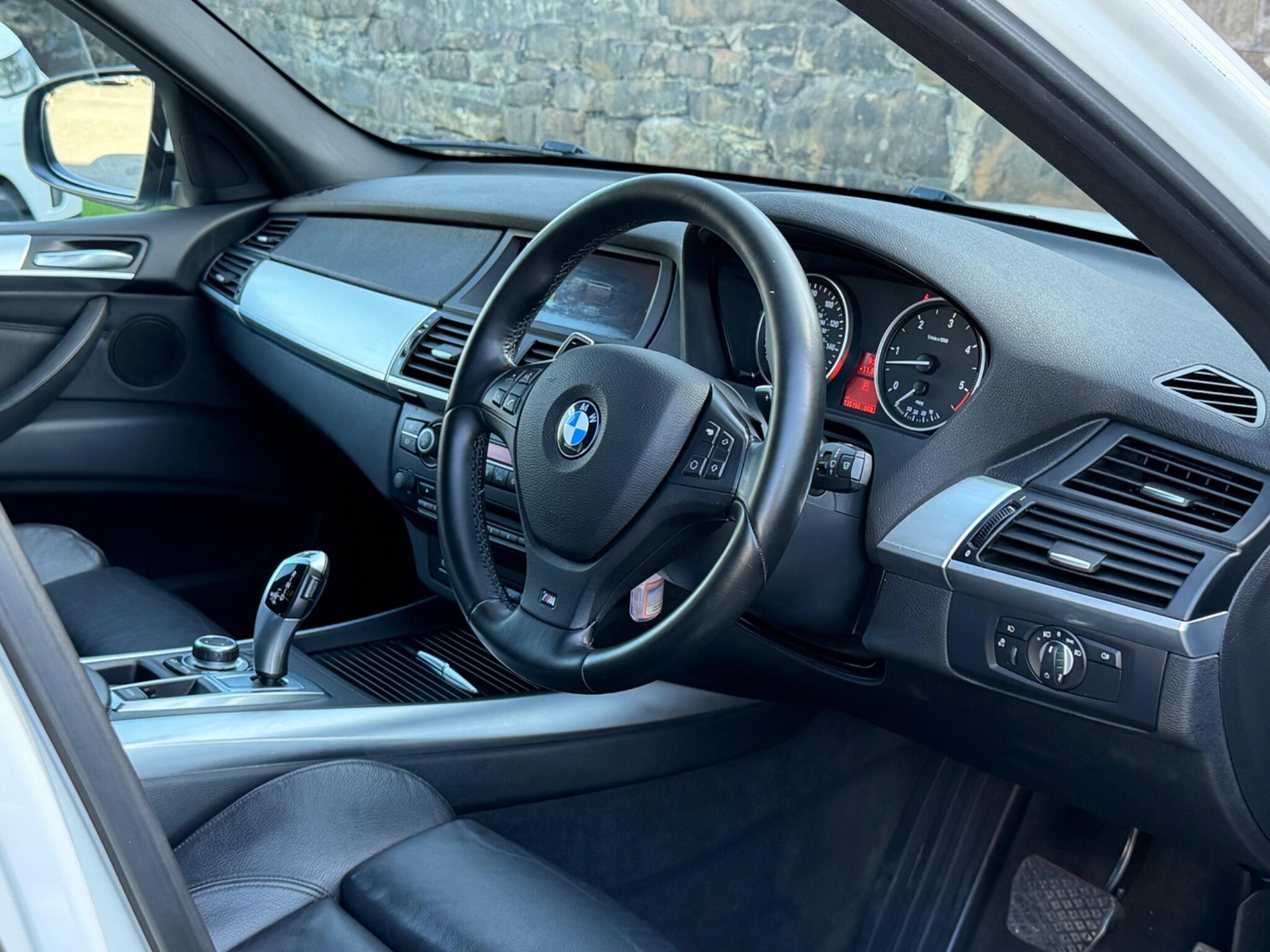 BMW X5 view 11