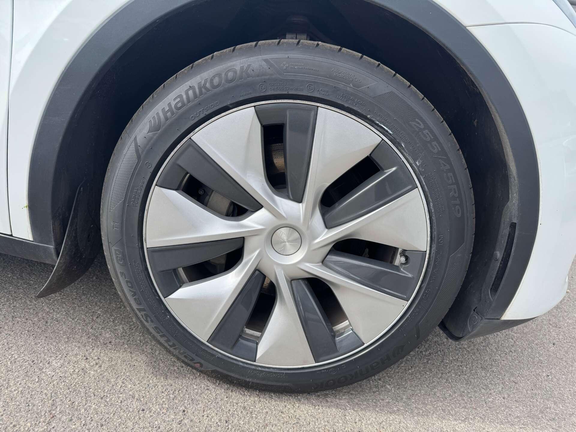 Tesla Model Y view 24