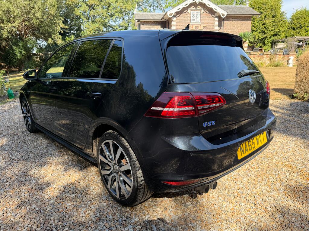 Volkswagen Golf view 2