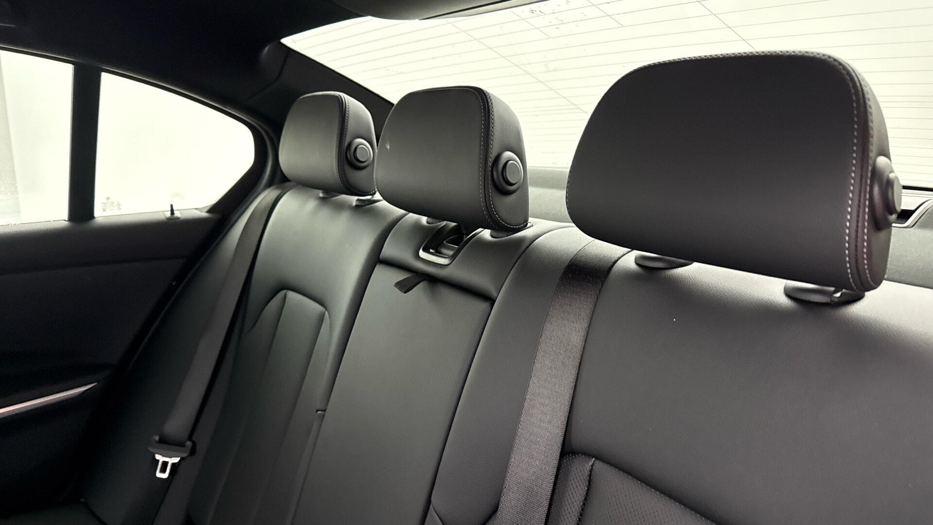 BMW 3 Series view 12