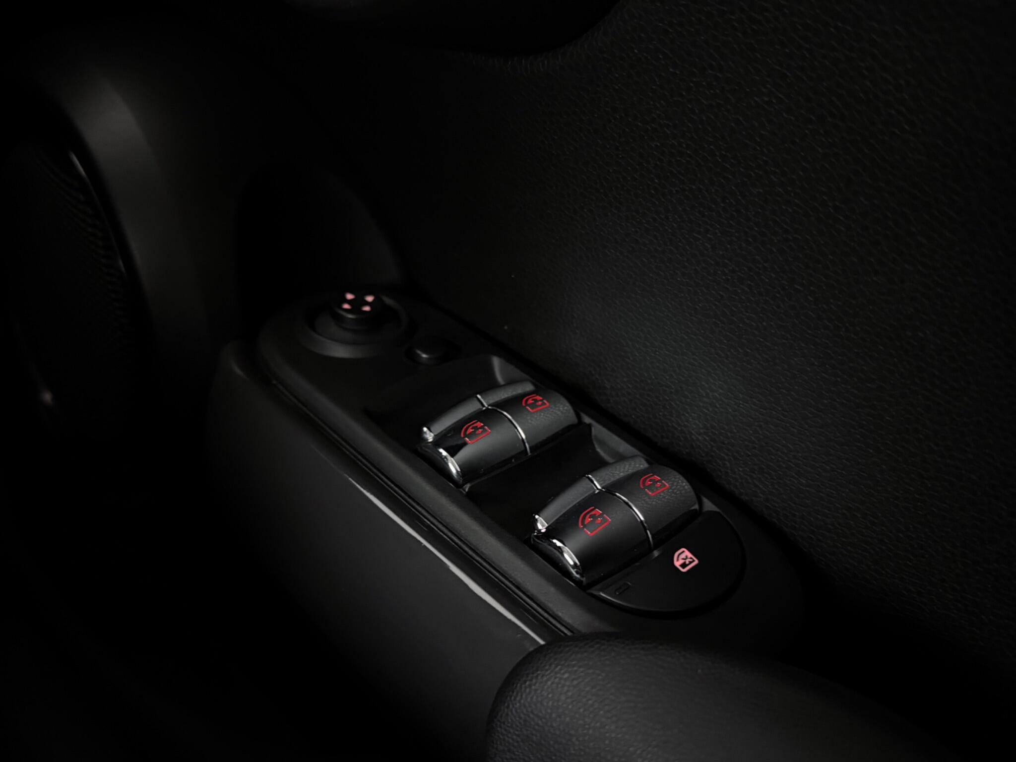 Mini Hatch view 17