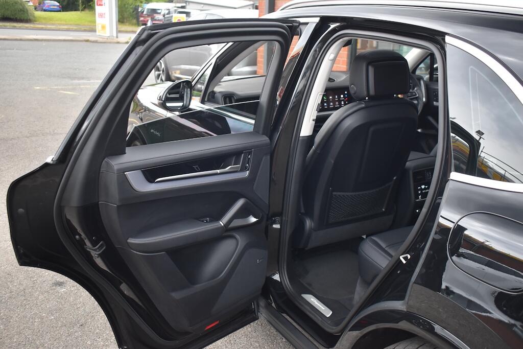 Porsche Cayenne view 54