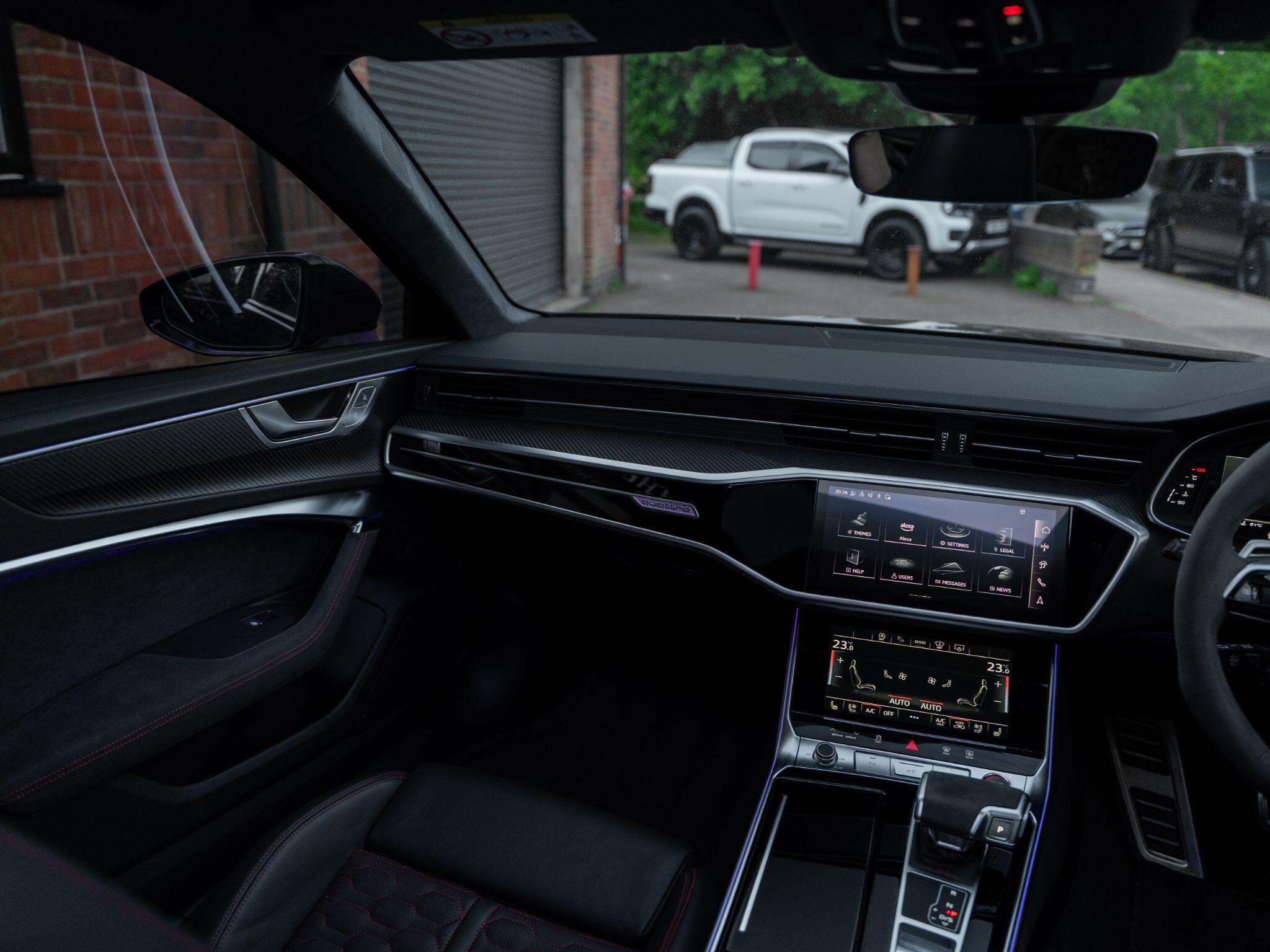Audi RS6 Avant view 35