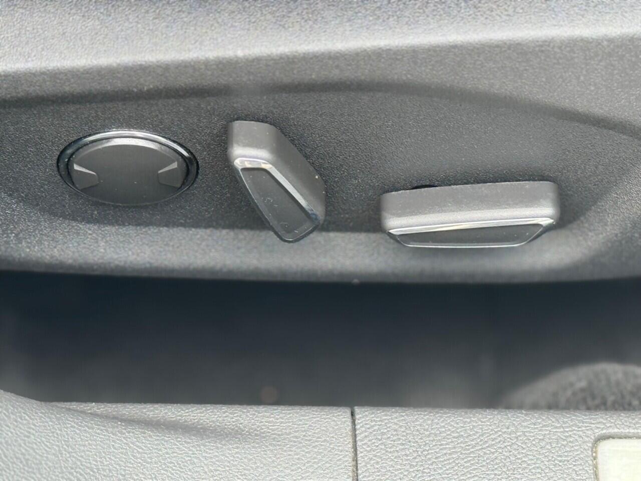 Ford Mondeo view 16