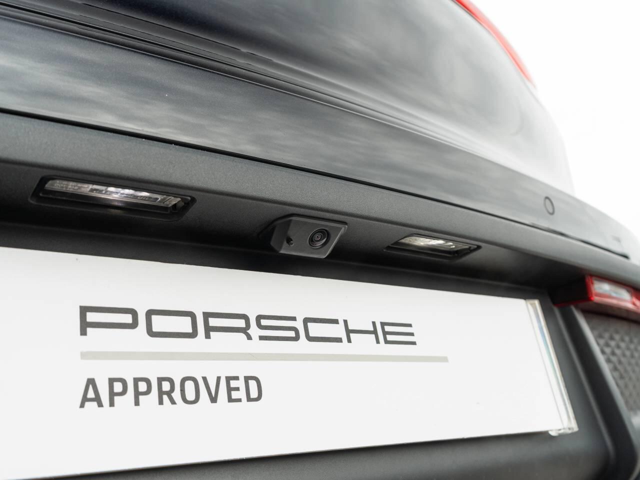 Porsche Macan view 14