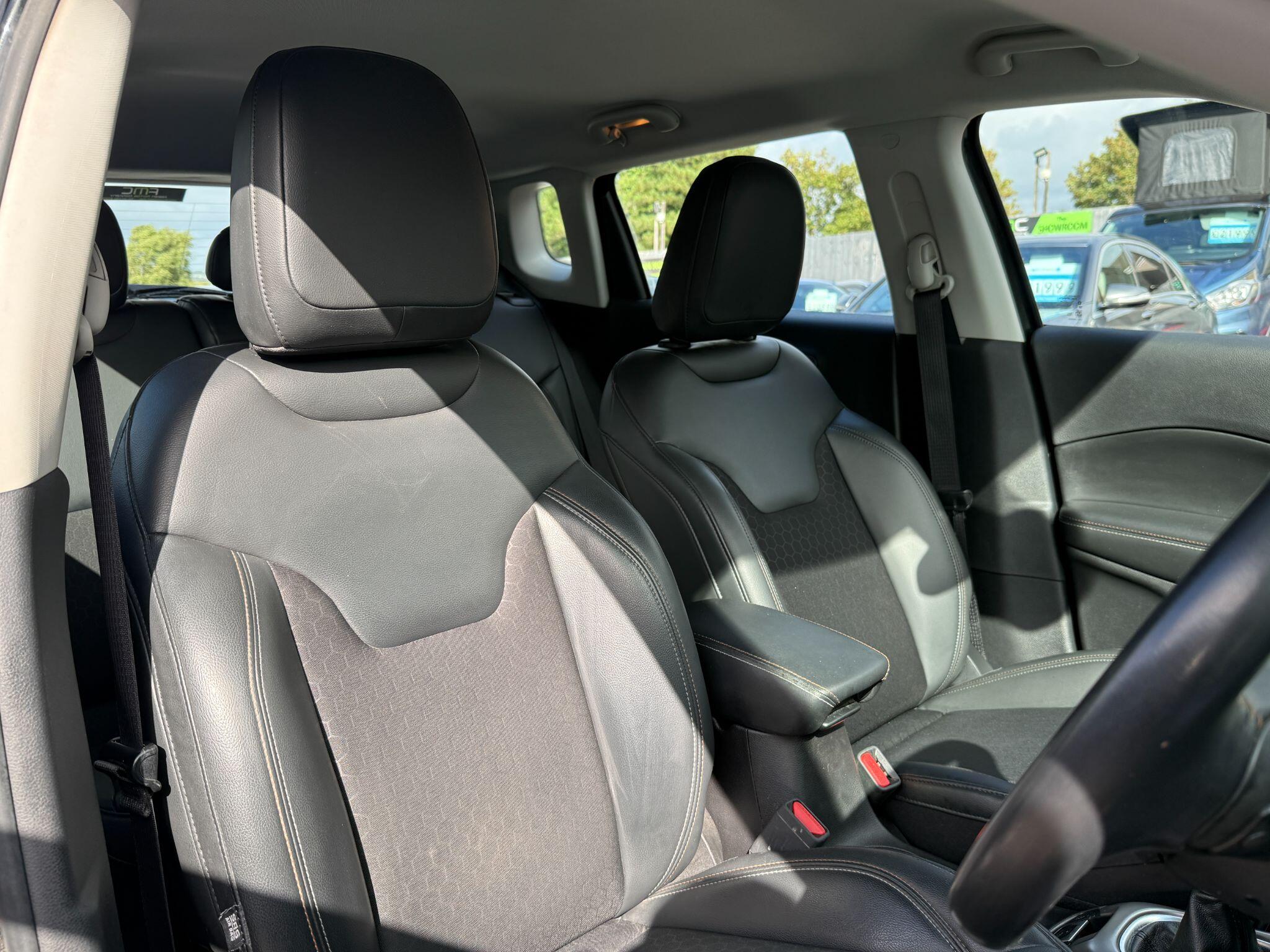 Jeep Compass view 13