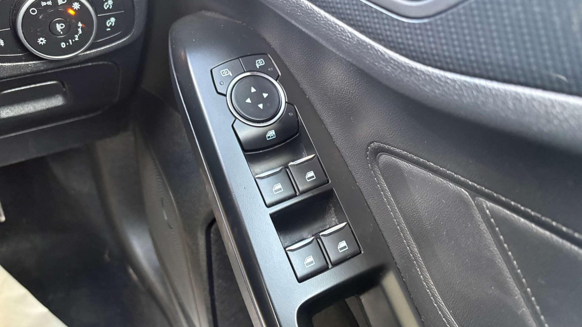 Ford Focus view 22