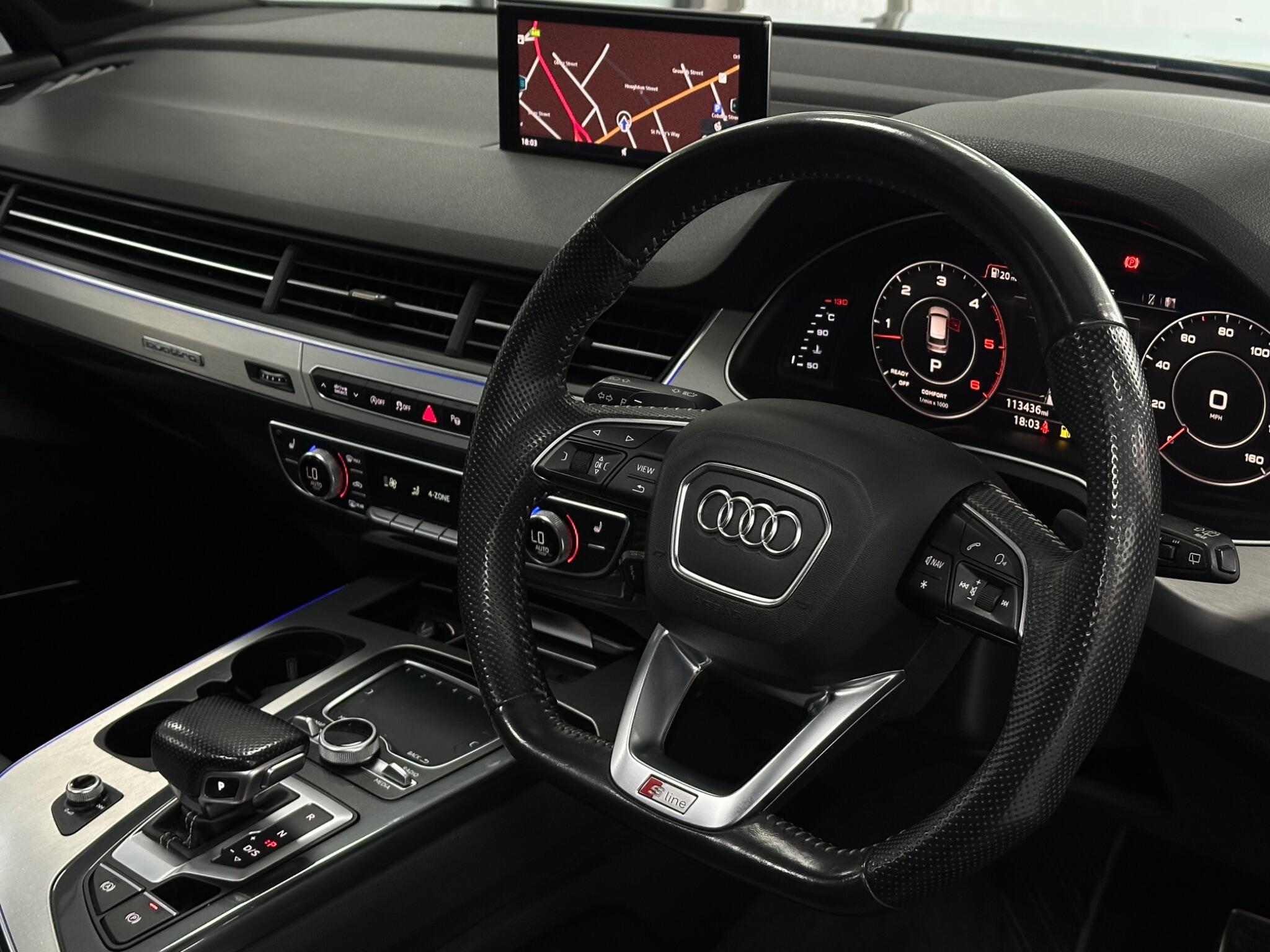Audi Q7 view 17