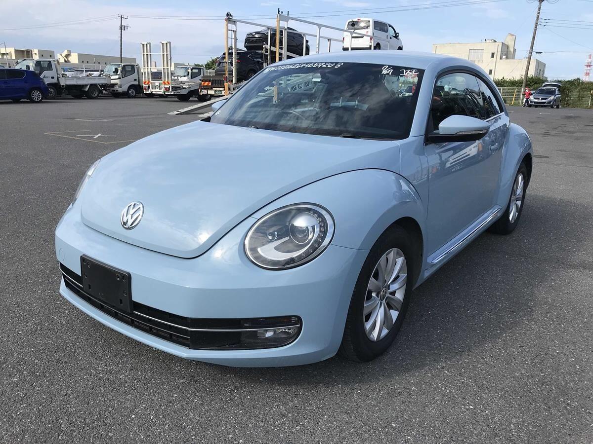 Volkswagen Beetle view 3