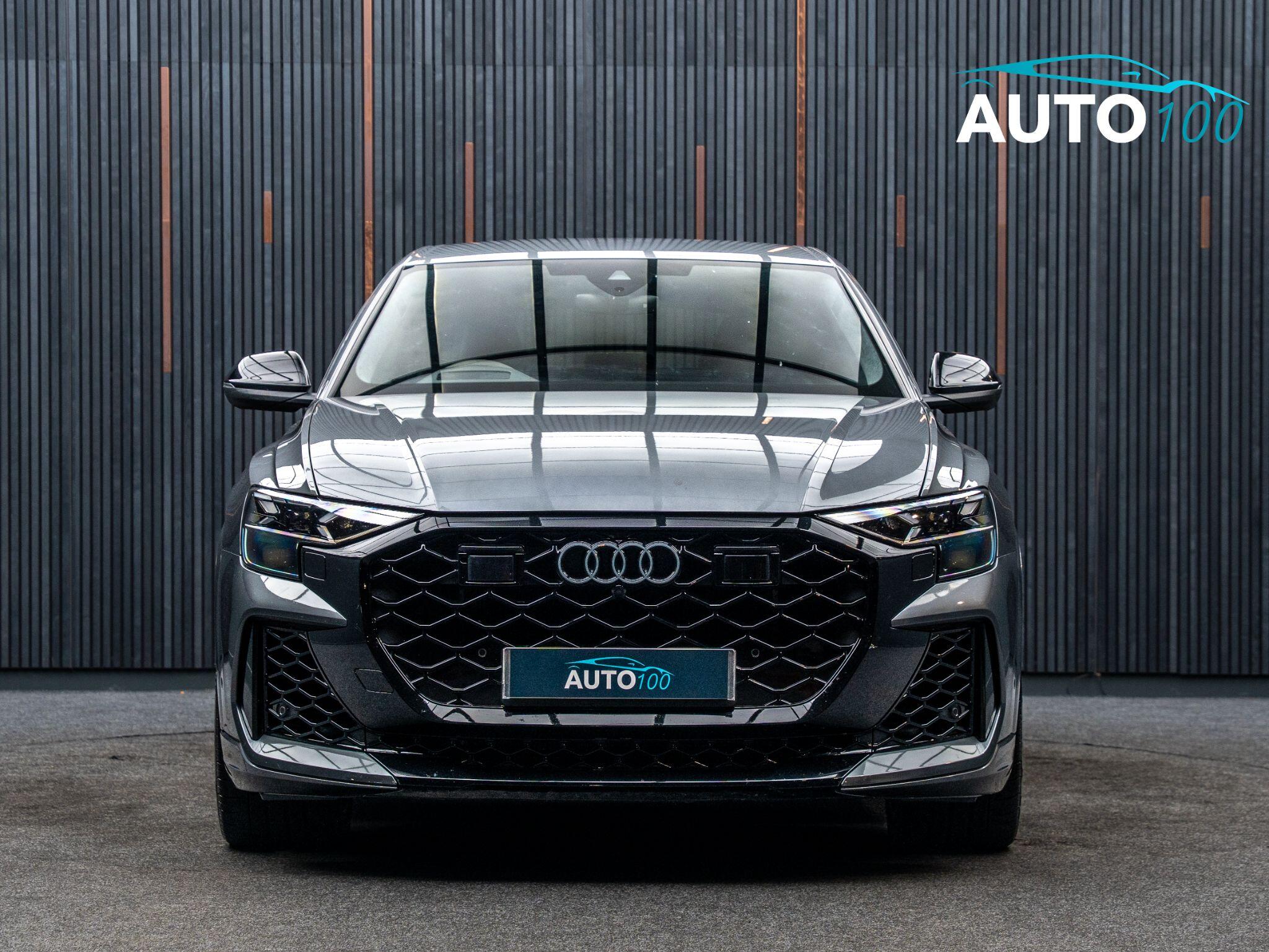 Audi RS Q8 view 11