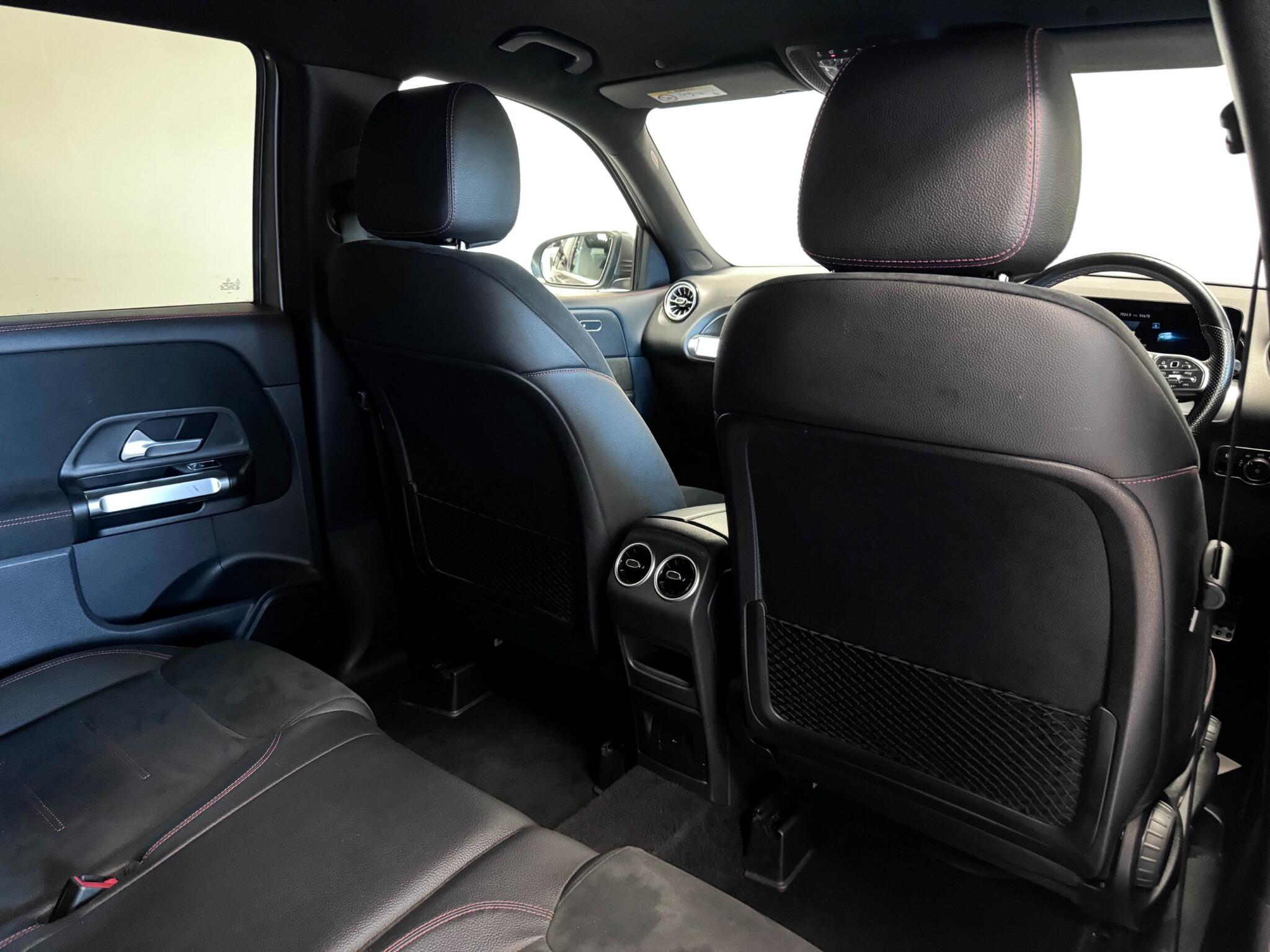 Mercedes-Benz GLB view 21