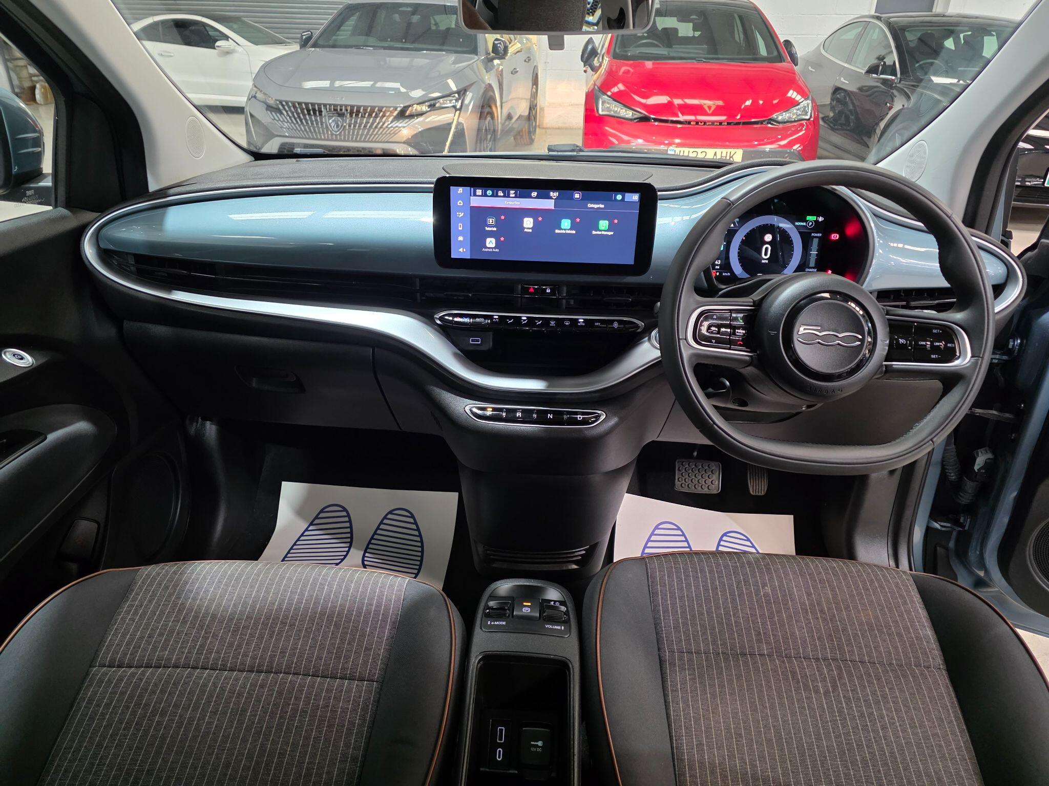 Fiat 500e view 5