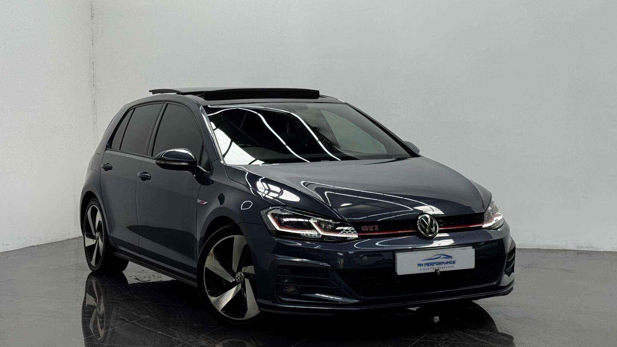 Volkswagen Golf view 3