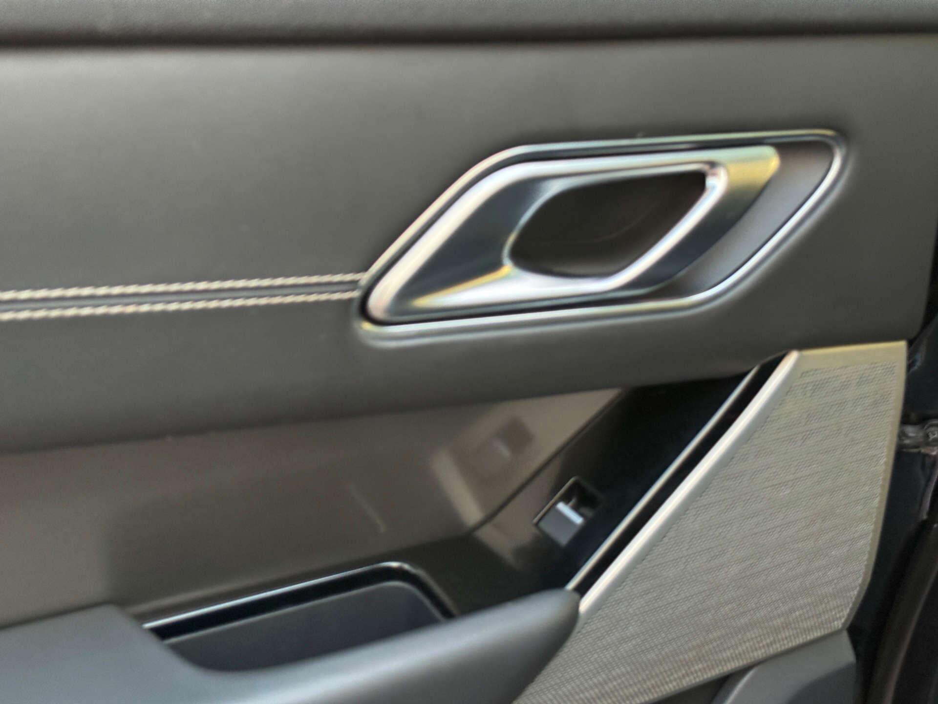 Land Rover Range Rover Velar view 42