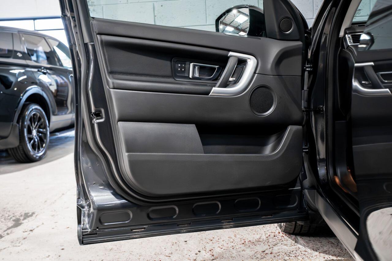 Land Rover Discovery Sport view 12