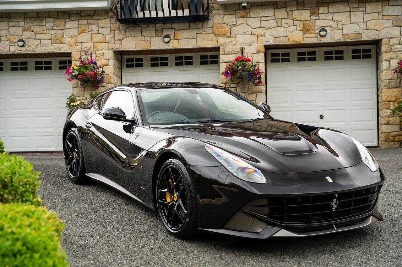 Ferrari F12 view 111