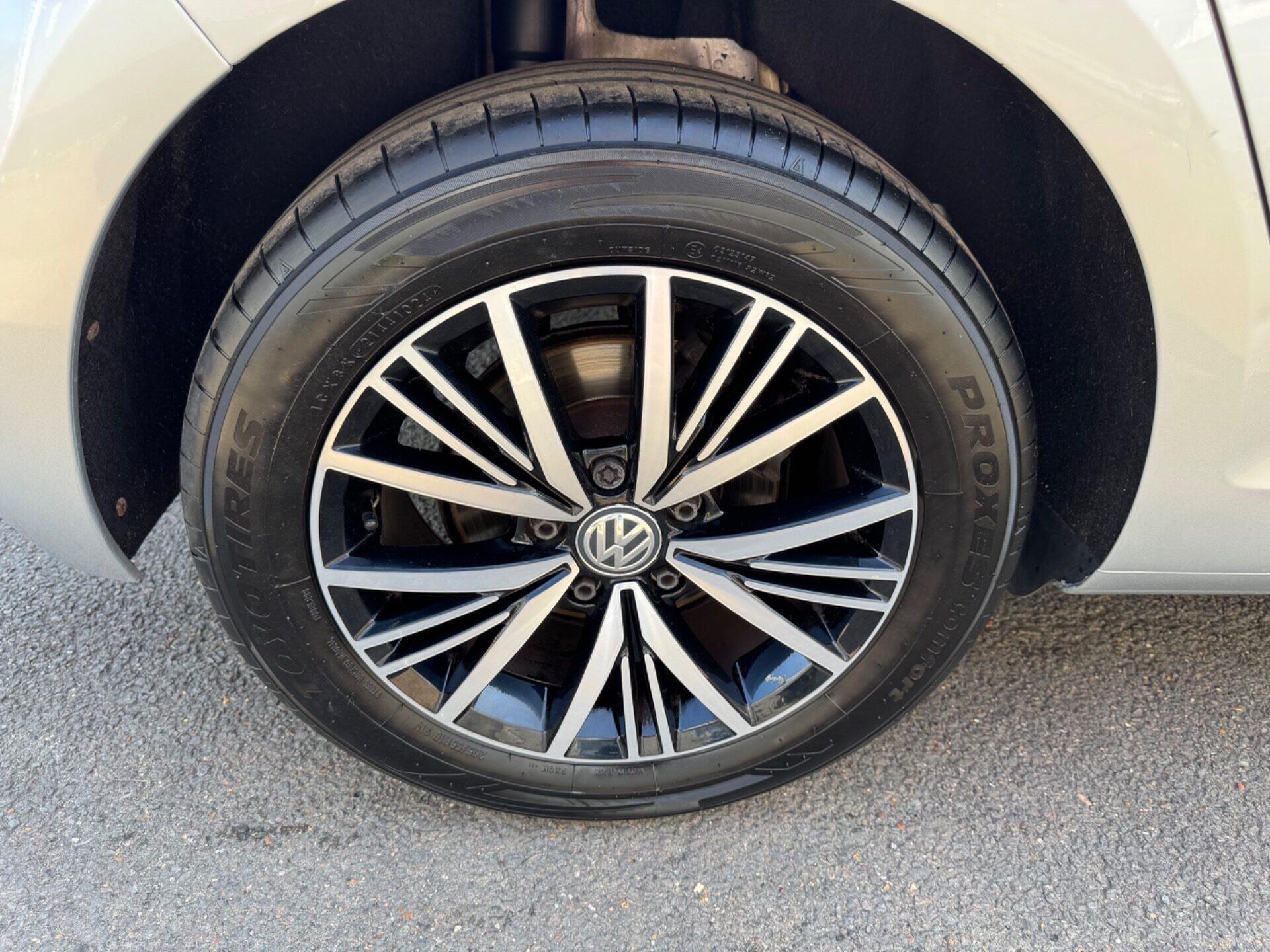 Volkswagen Golf view 21