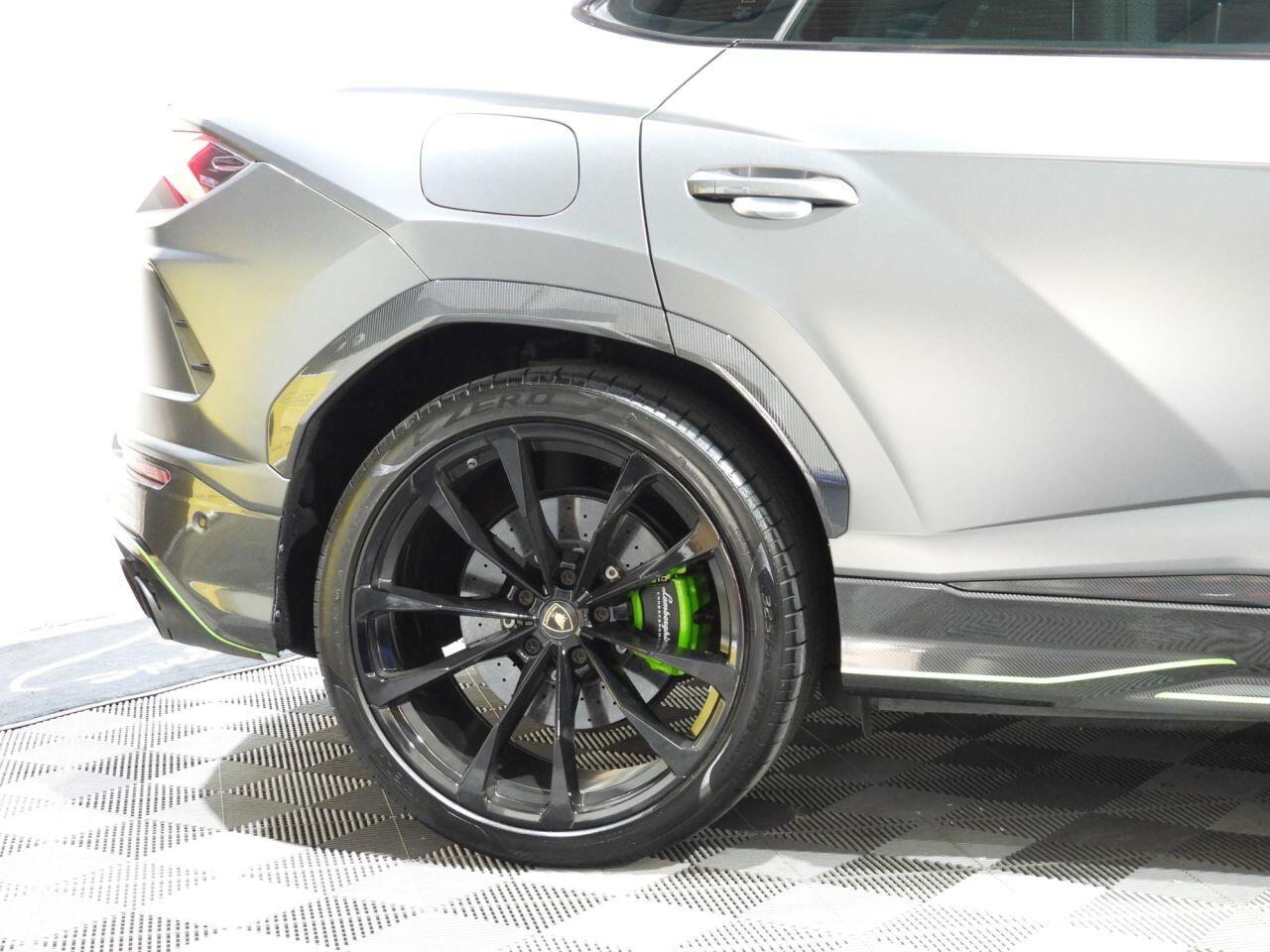 Lamborghini Urus view 73