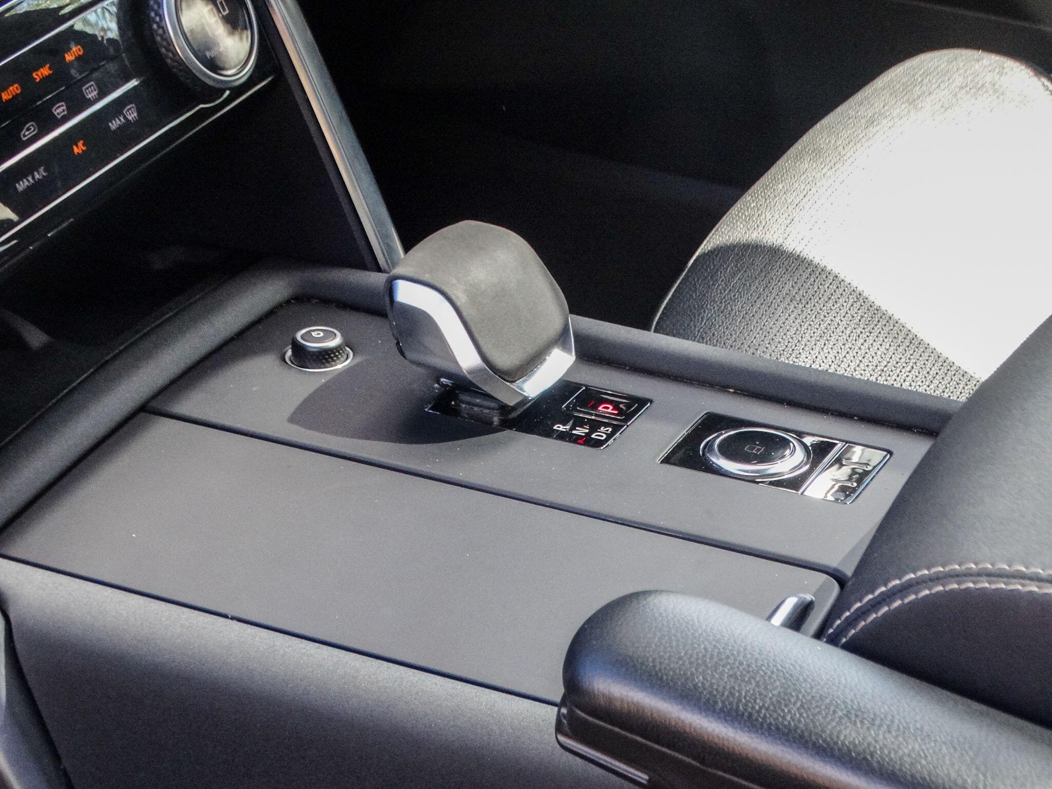 Land Rover Discovery 3 view 21