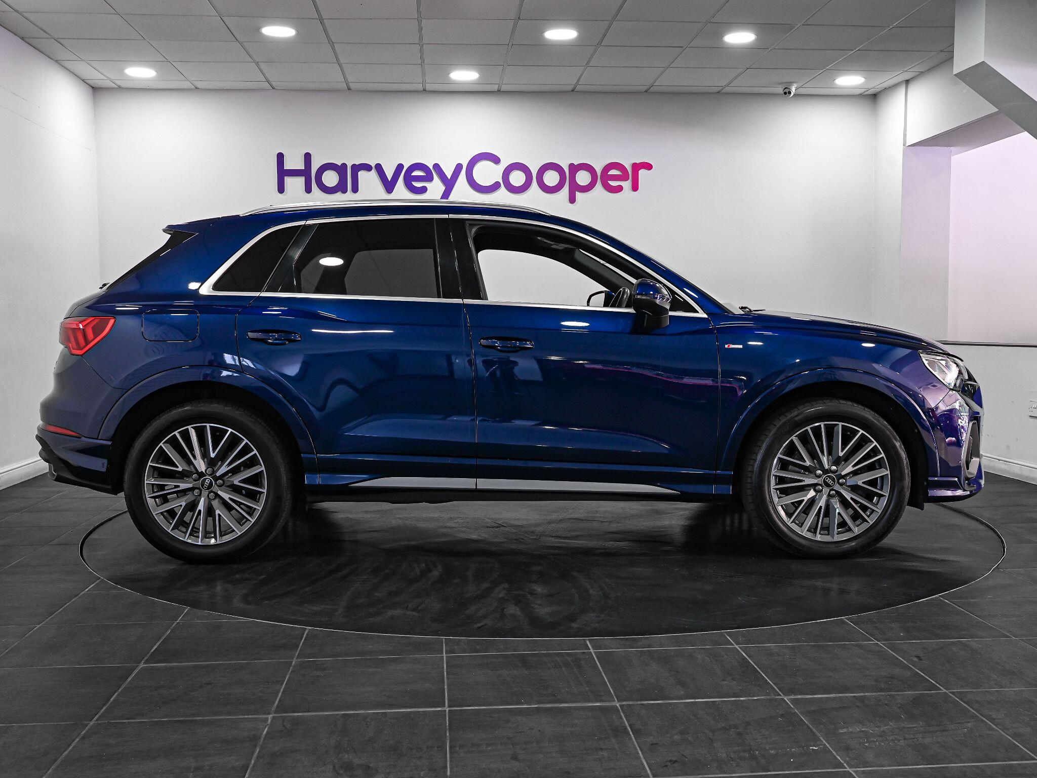 Audi Q3 view 4