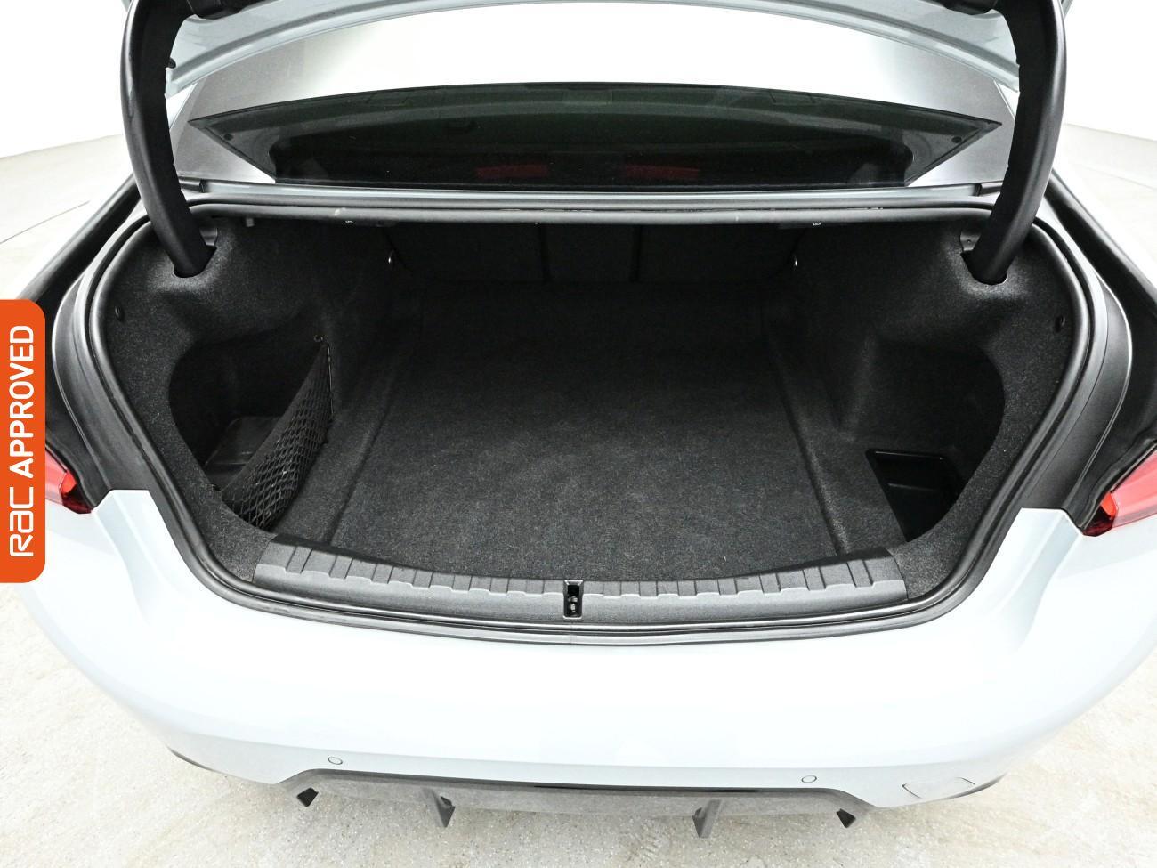 BMW 3 Series view 24