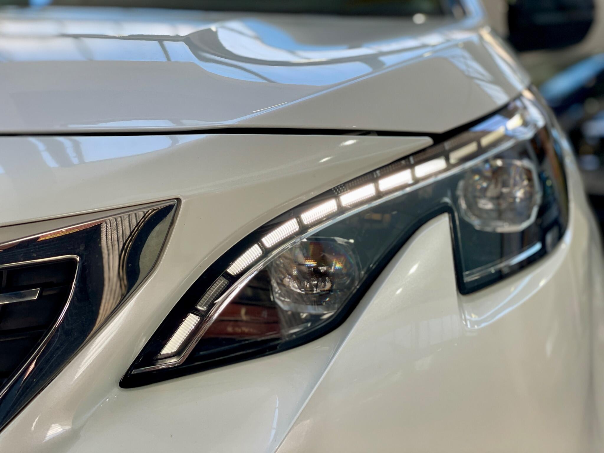 Peugeot 3008 view 34
