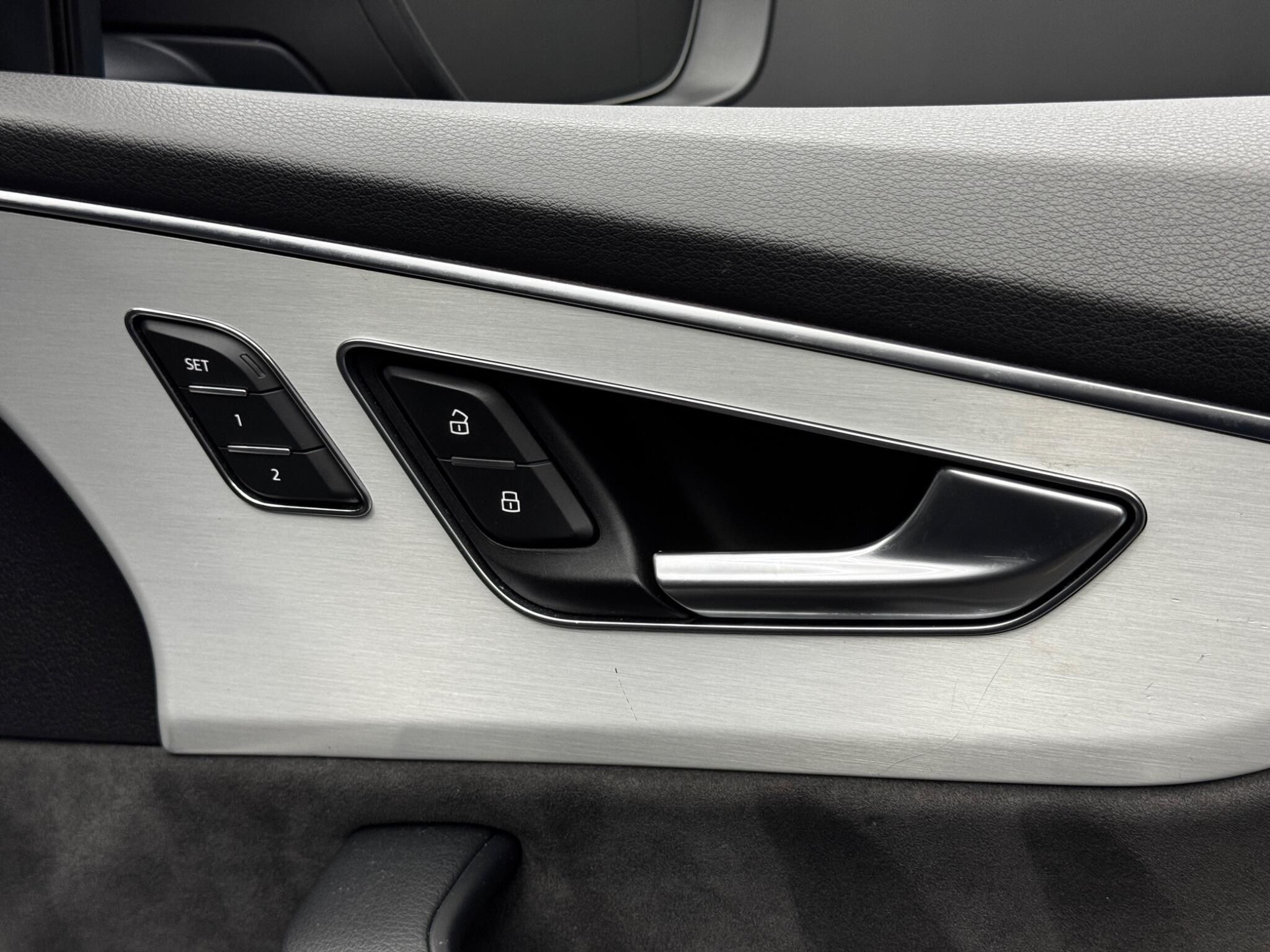 Audi Q8 view 45