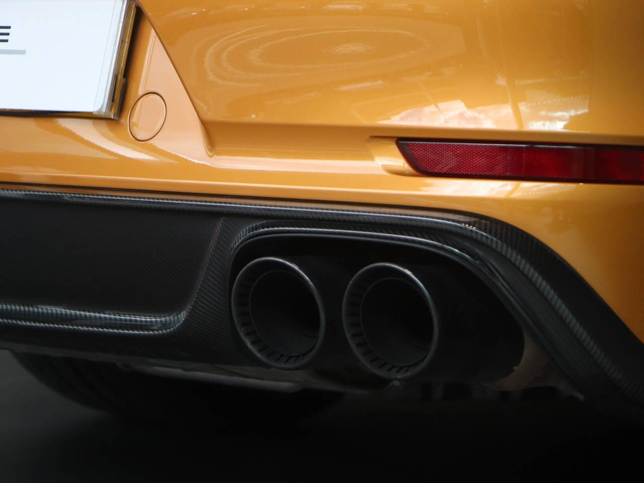 Porsche 911 view 13
