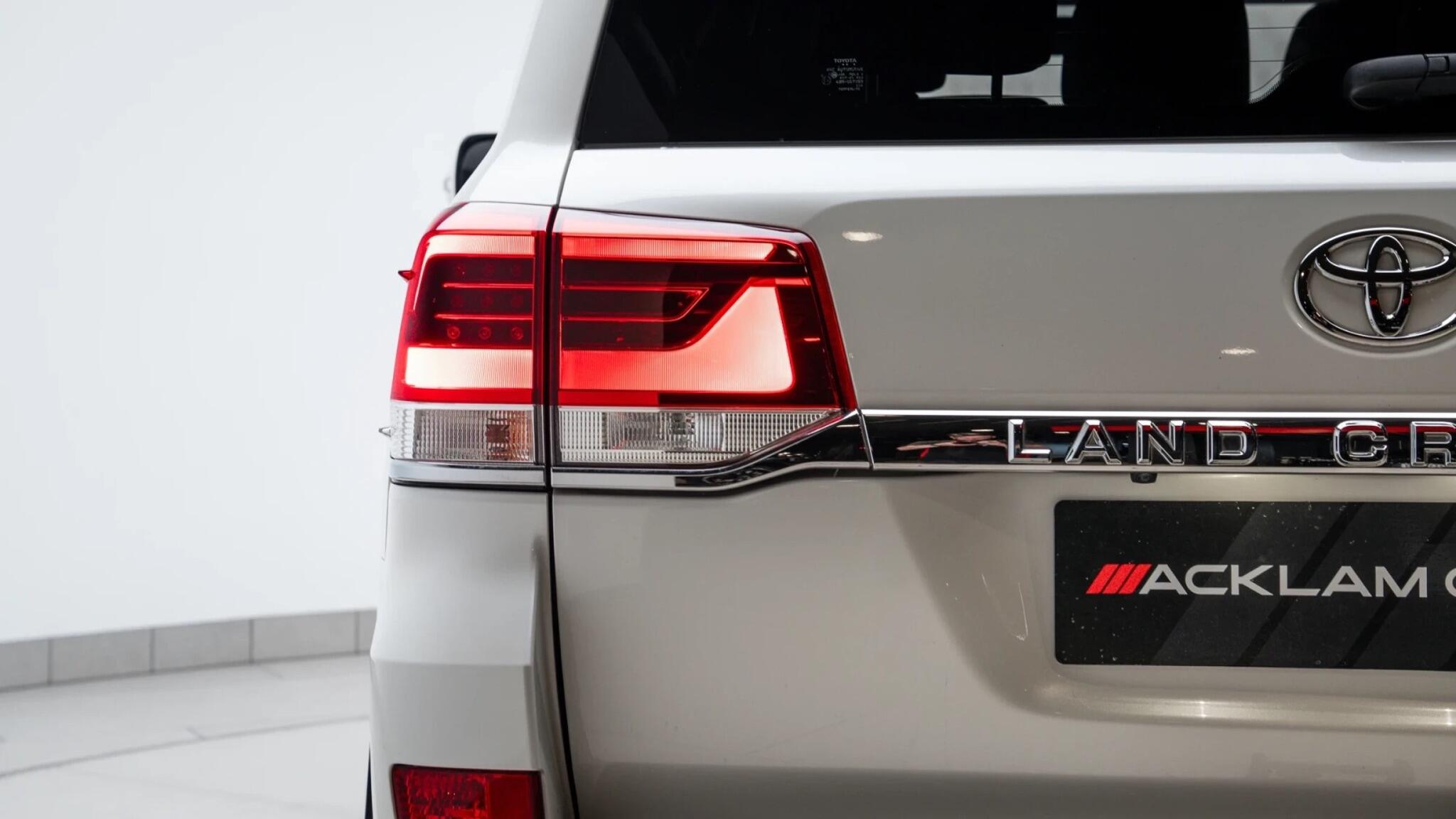 Toyota Land Cruiser view 39