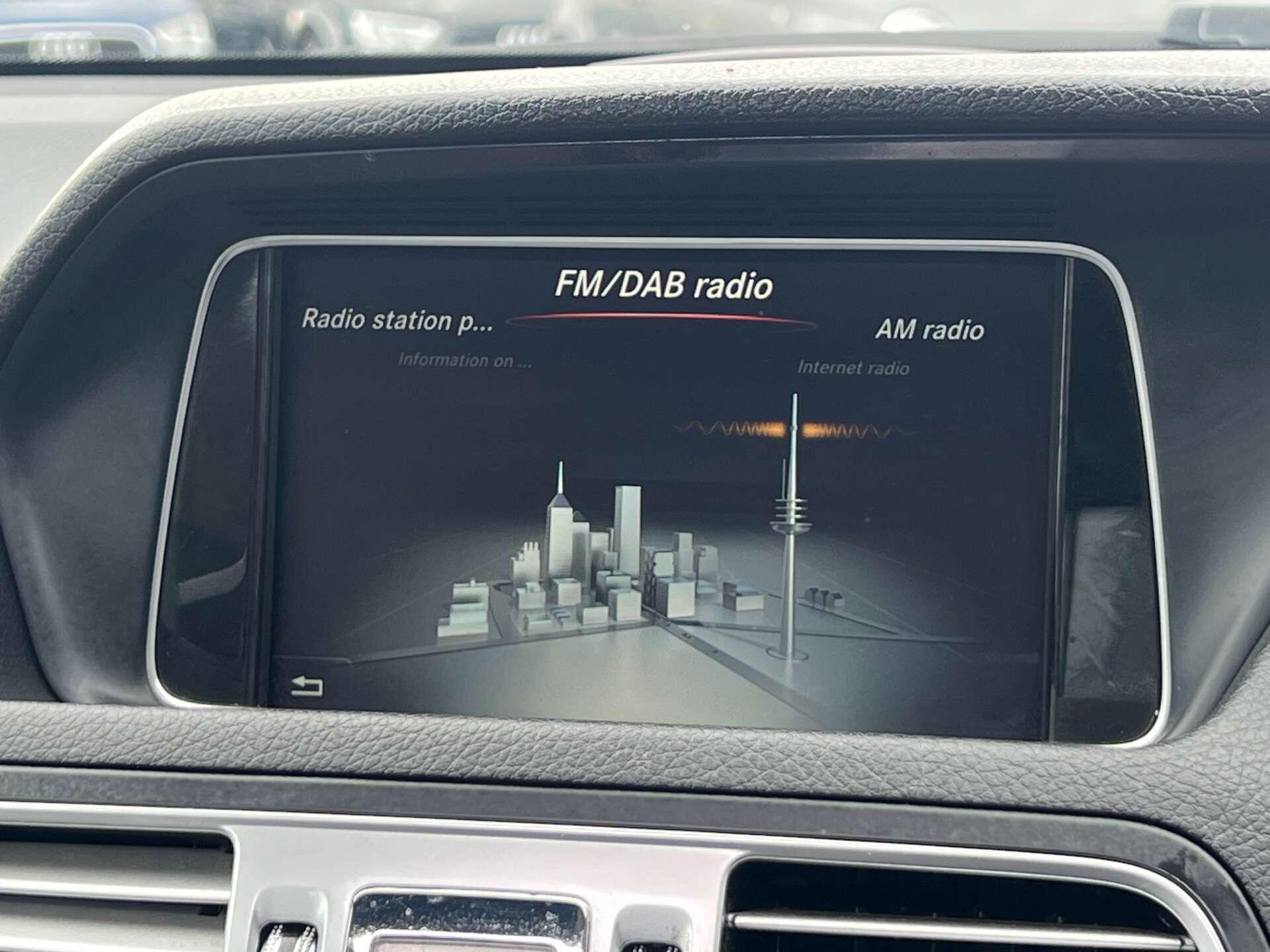 Mercedes-Benz E-Class view 22