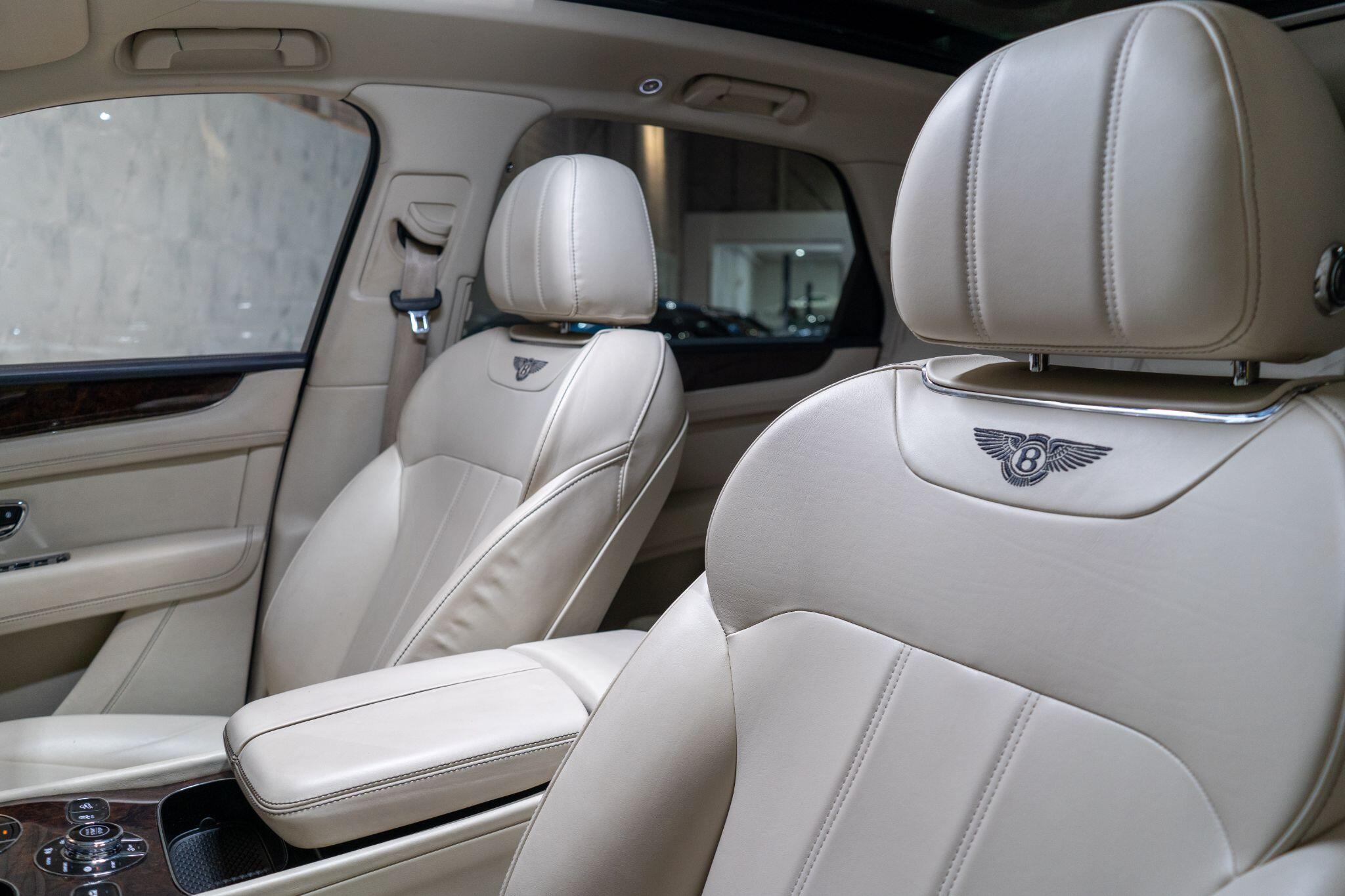 Bentley Bentayga view 15