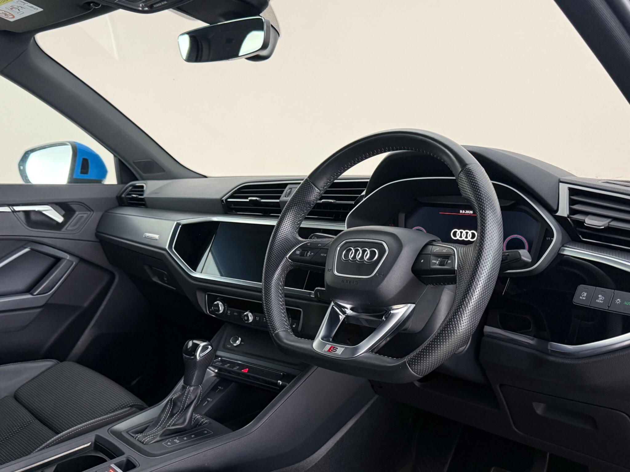 Audi Q3 view 3