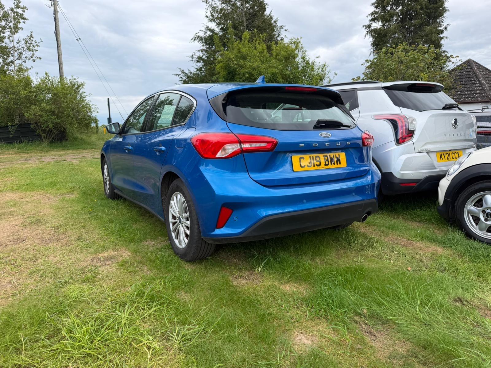 Ford Focus view 5