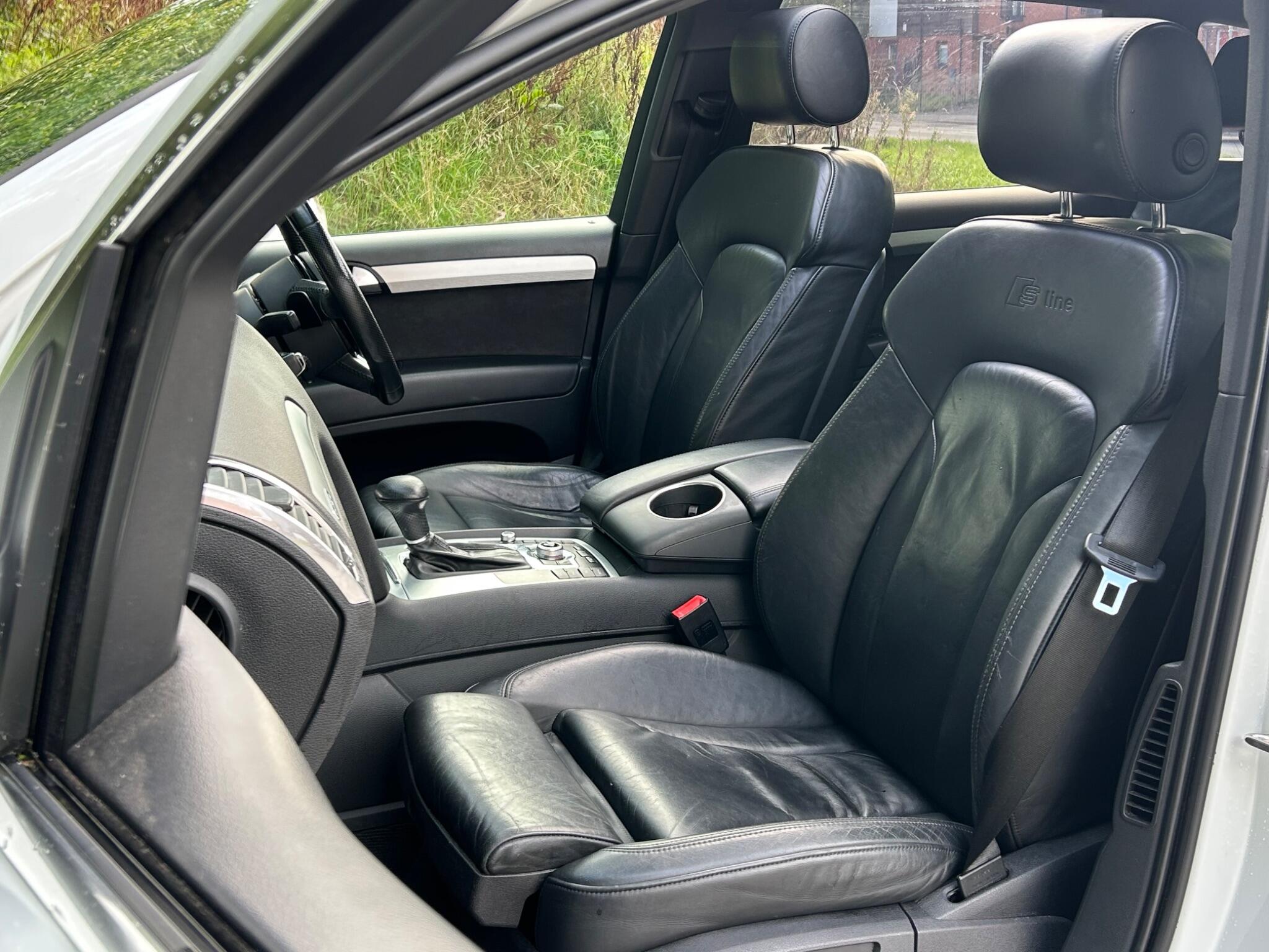 Audi Q7 view 28