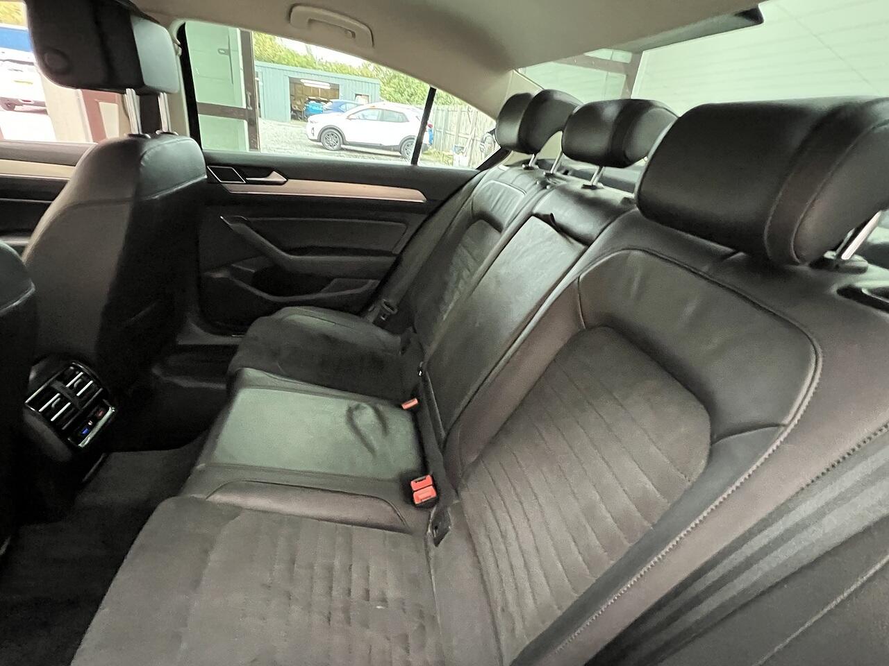 Volkswagen Passat view 17